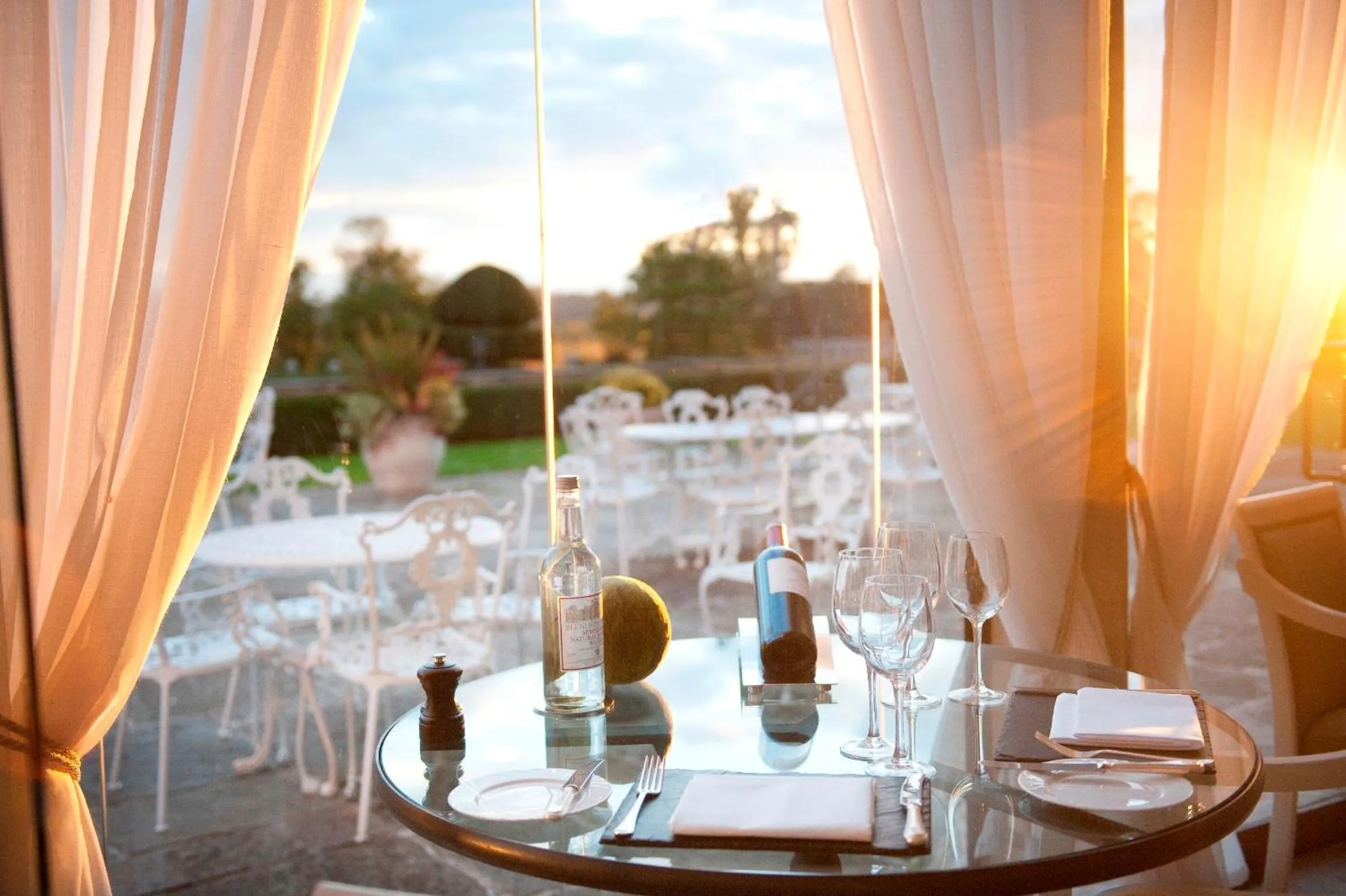 Restaurant/places to eat in Danesfield House Hotel And Spa
