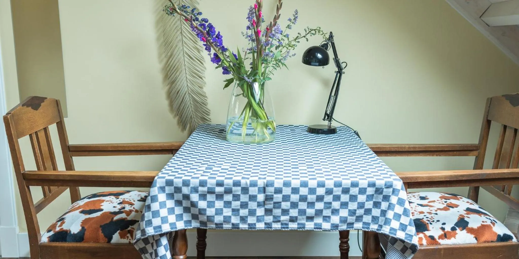 Dining area in B&B De Ouw Skuur