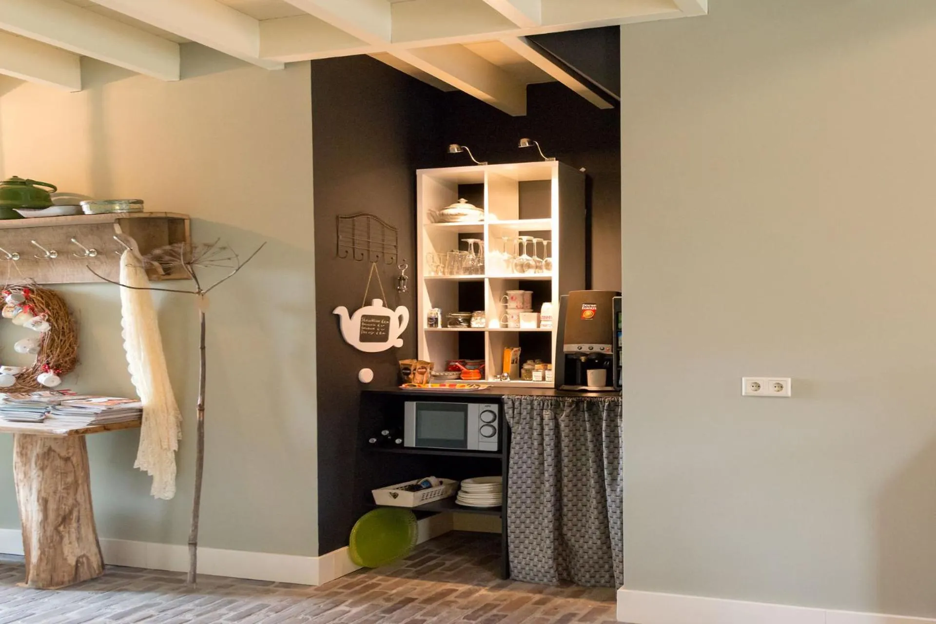 Coffee/tea facilities in B&B De Ouw Skuur