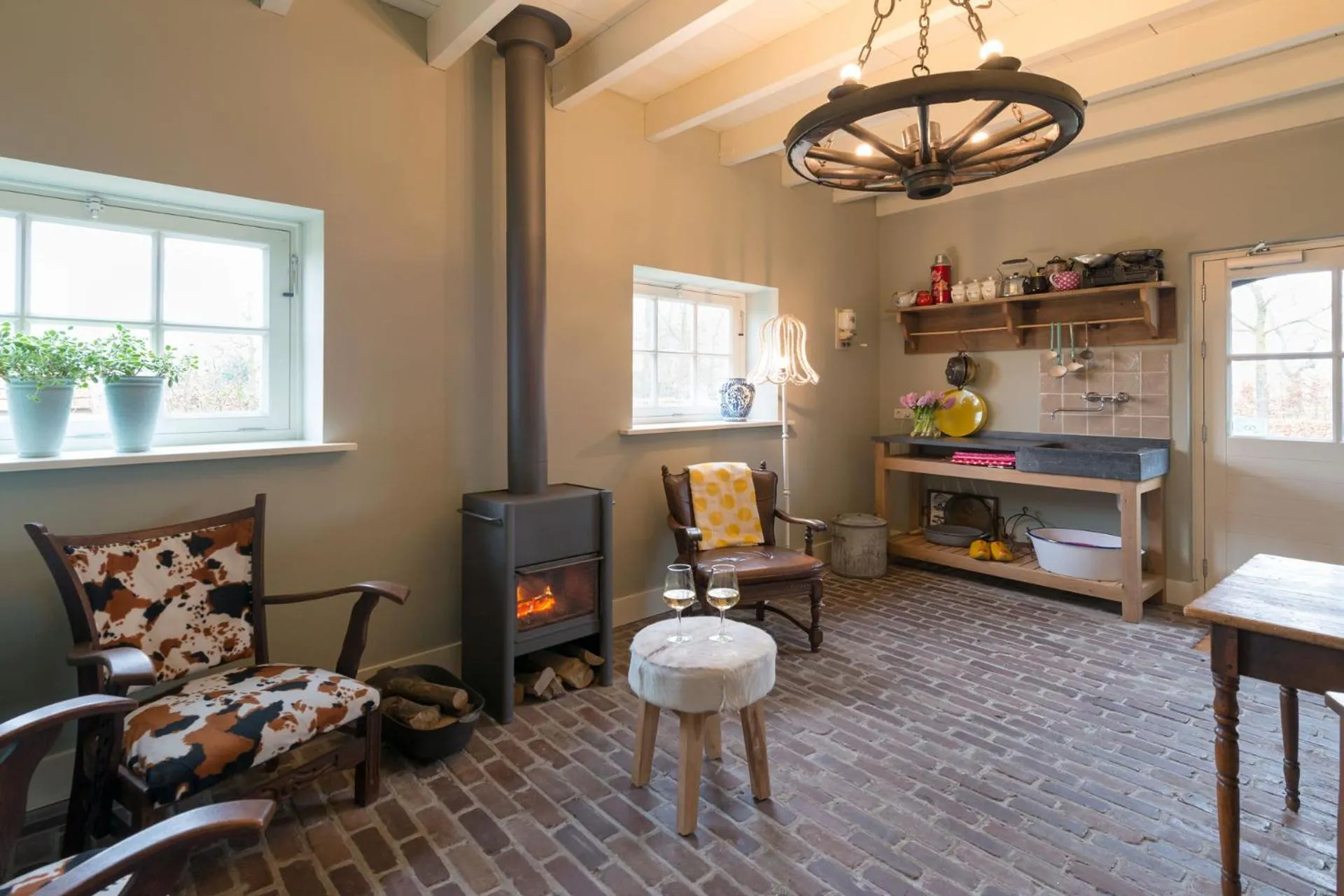 Seating area in B&B De Ouw Skuur