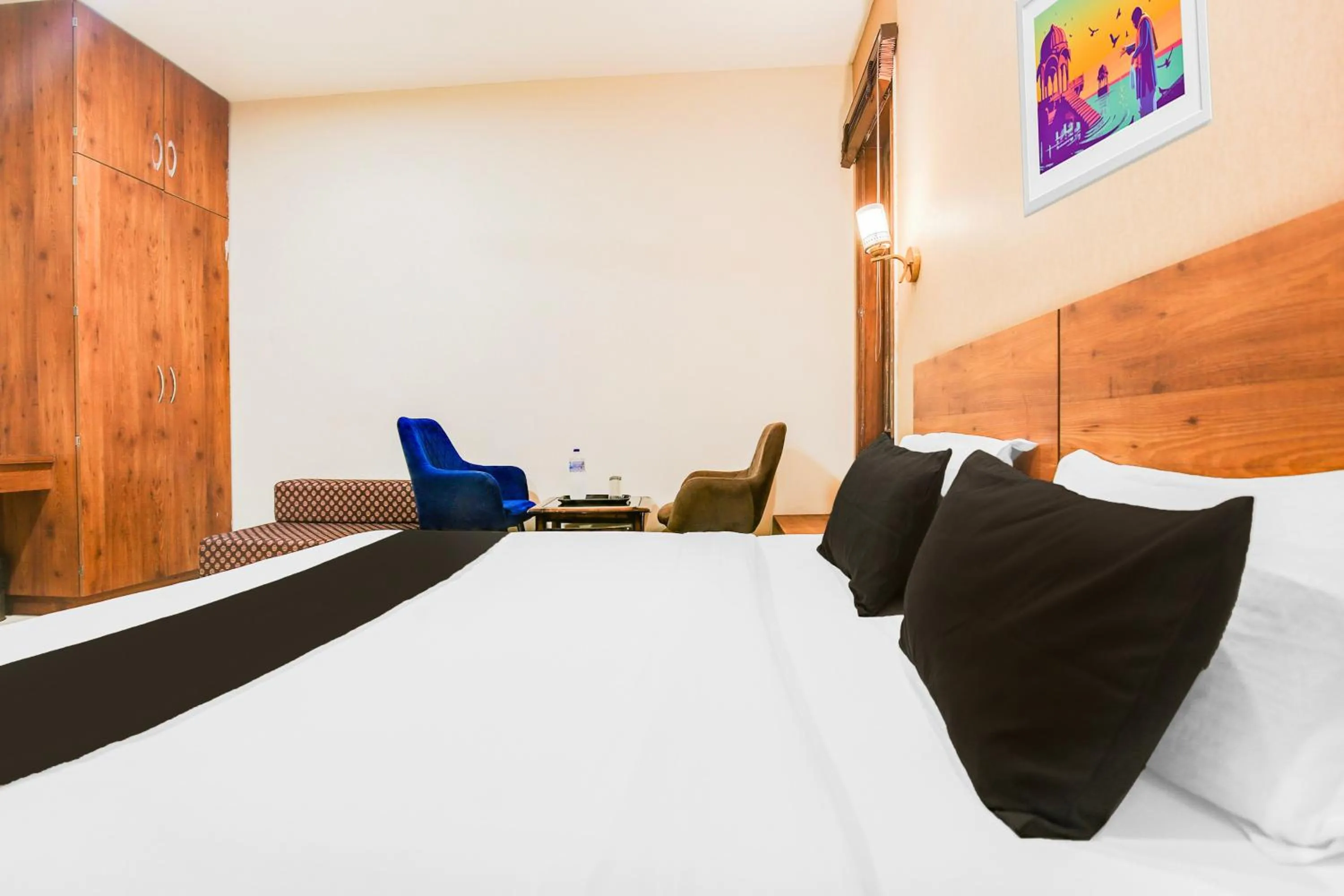 Bedroom, Bed in Townhouse Grand Fortune