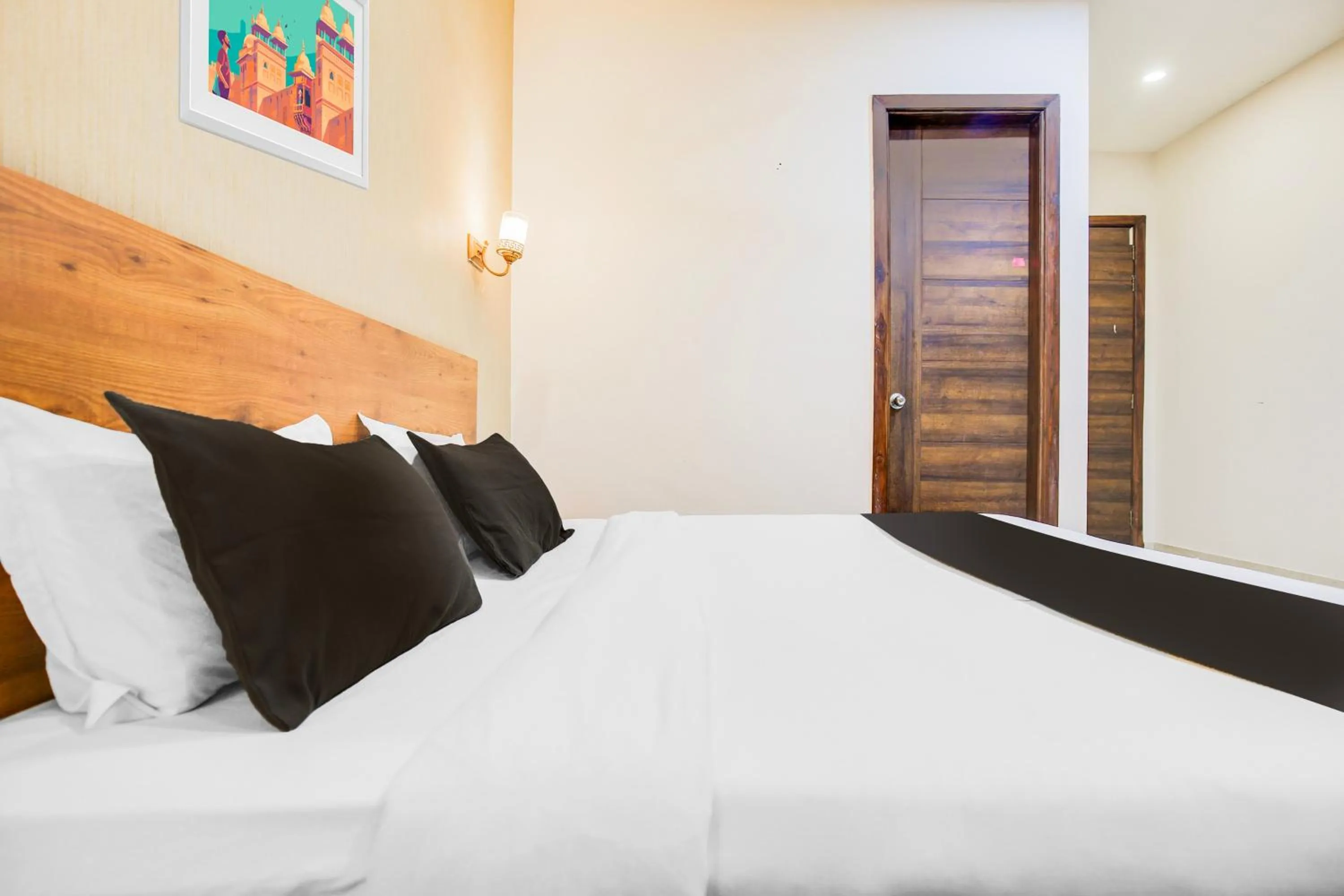 Bedroom, Bed in Townhouse Grand Fortune