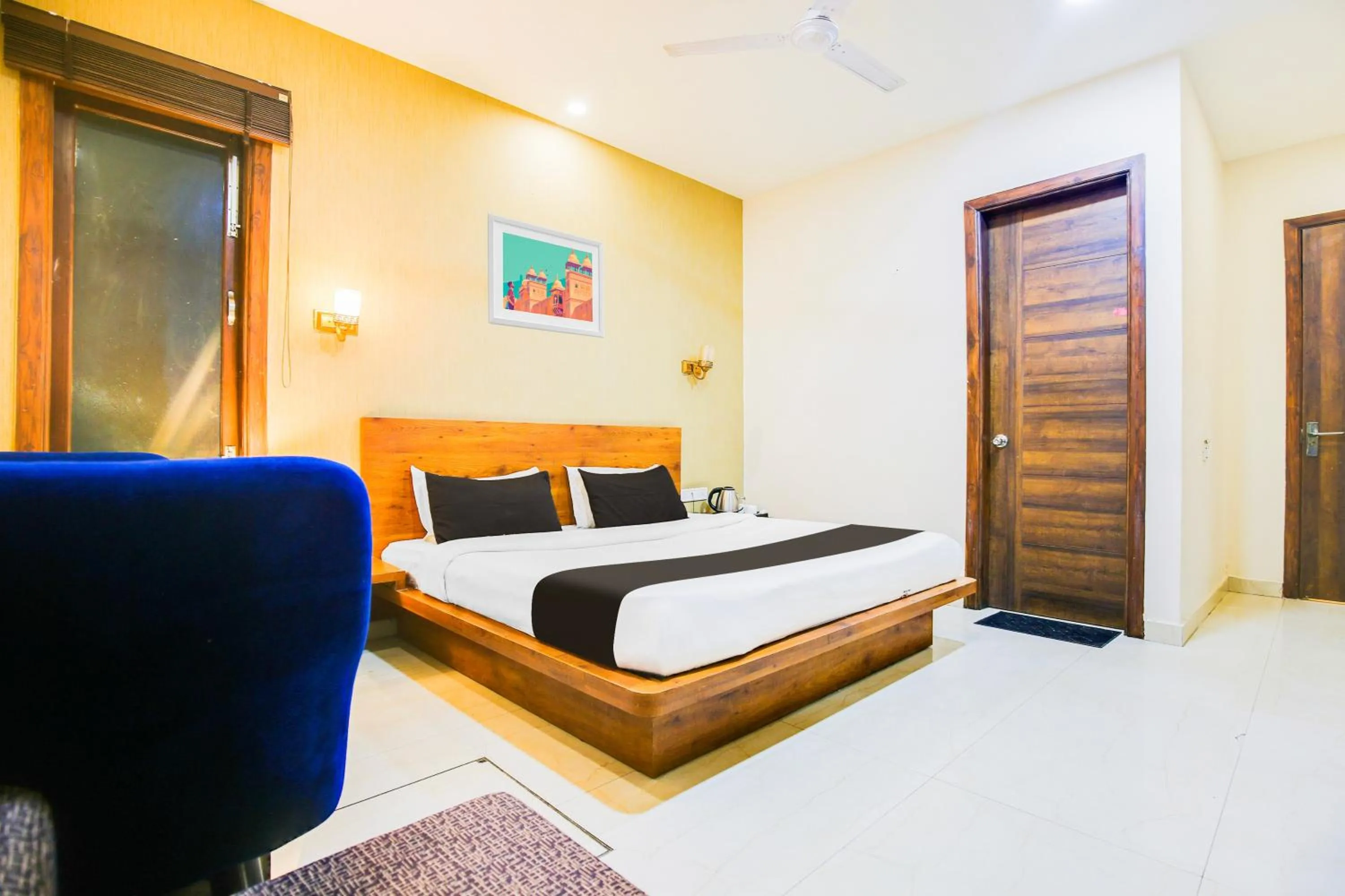 Bedroom, Bed in Townhouse Grand Fortune