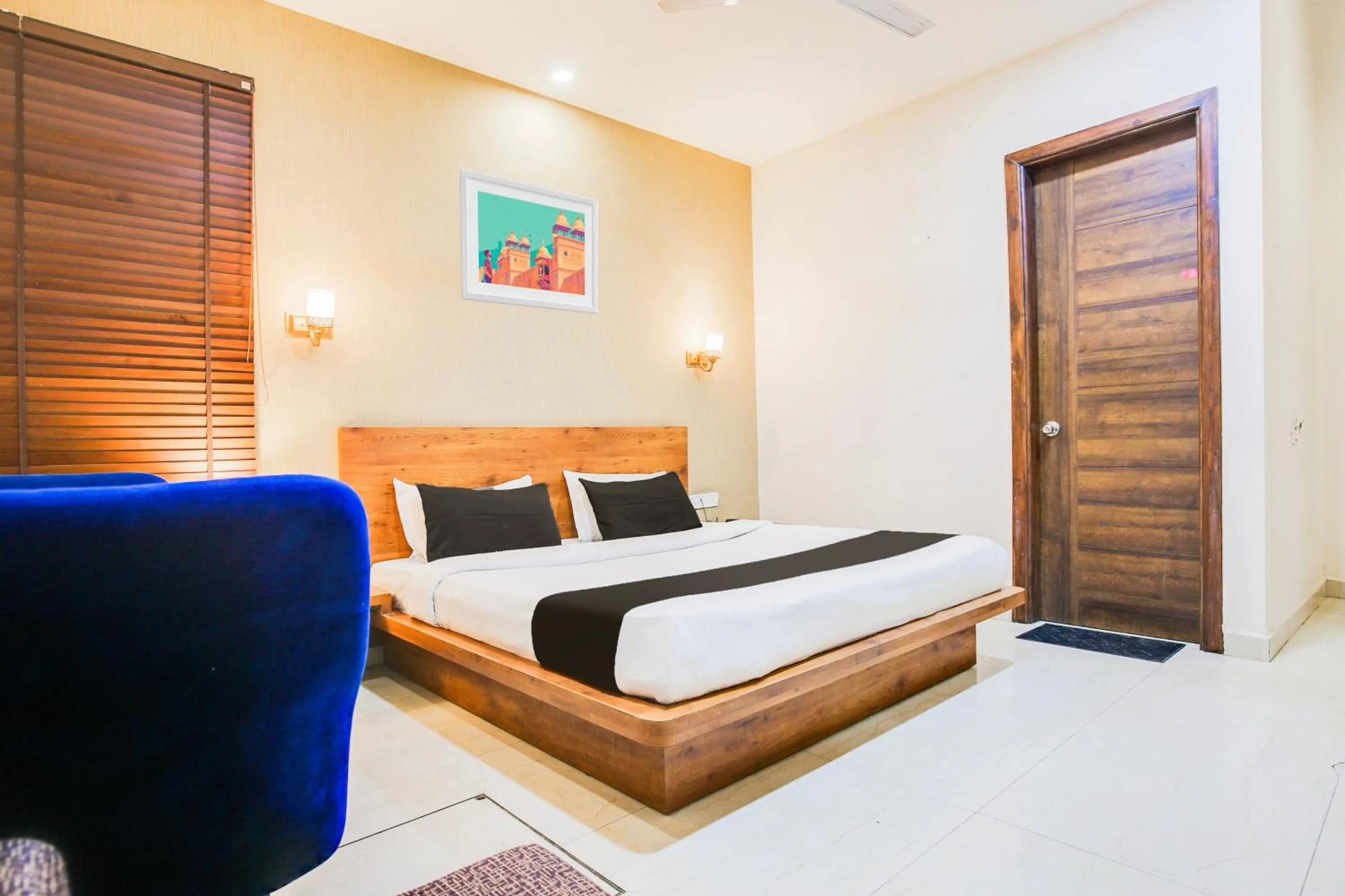 Bedroom, Bed in Townhouse Grand Fortune