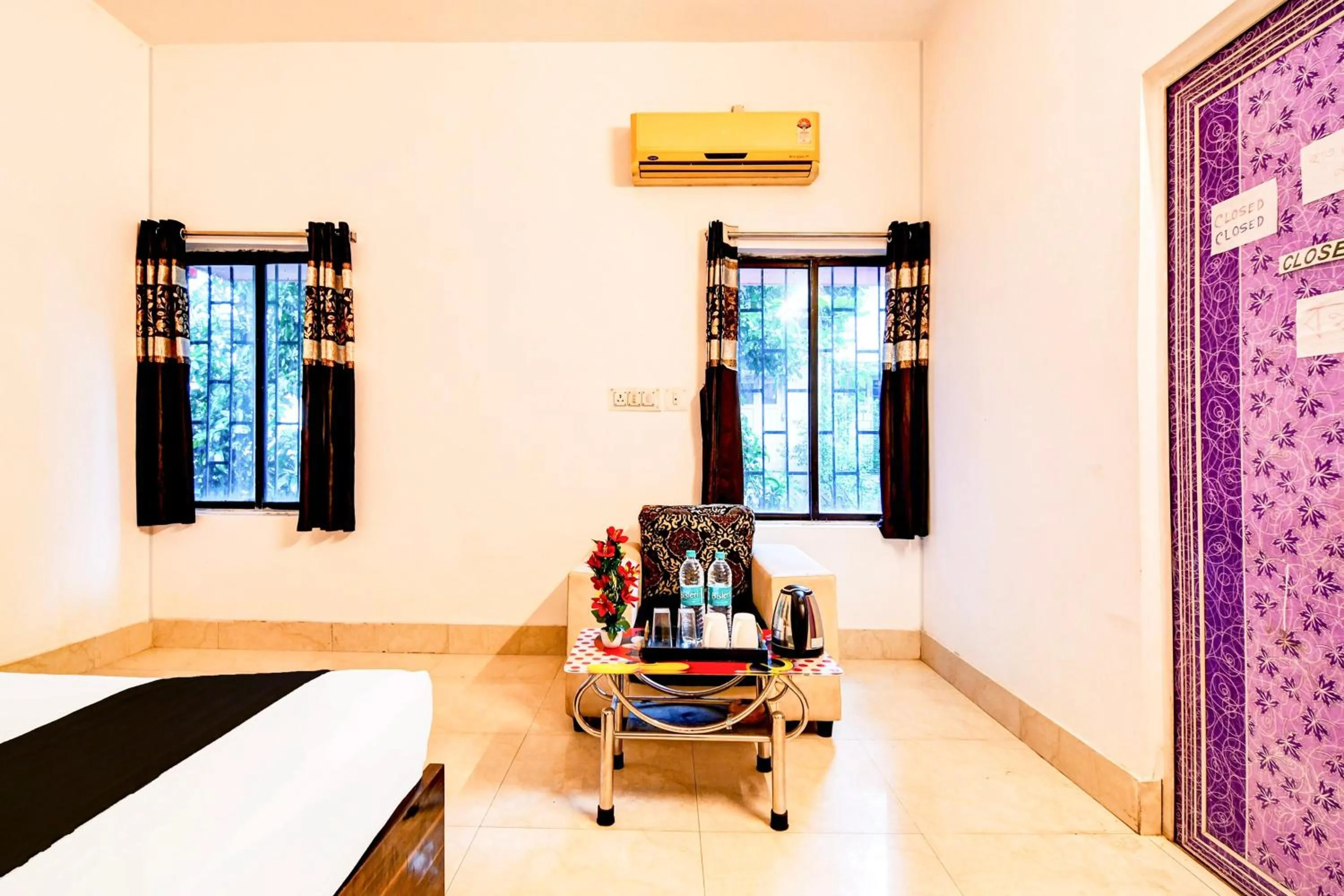 Bedroom in Hotel O Royal Garden