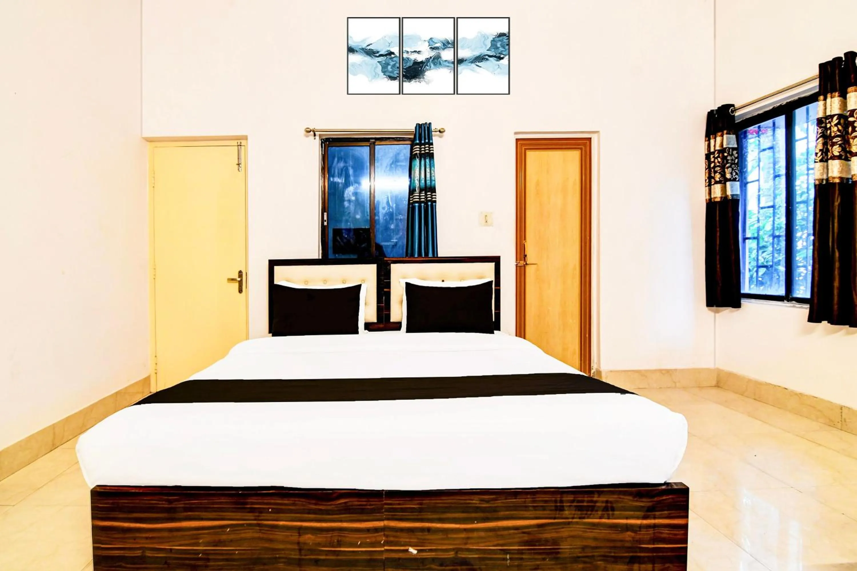 Bedroom, Bed in Hotel O Royal Garden