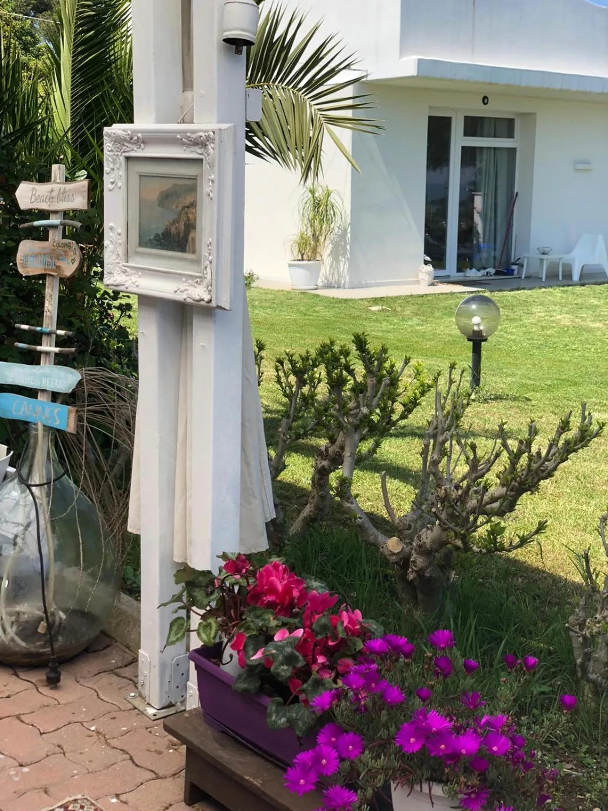 Property building in Villa Tropical