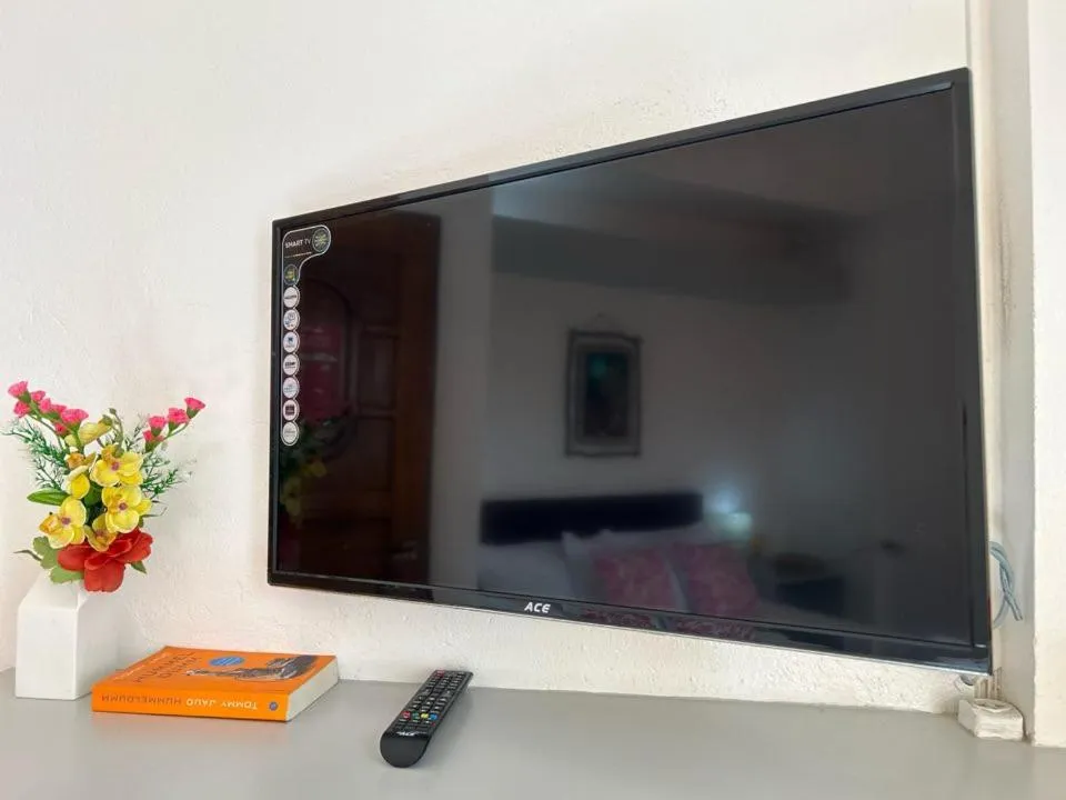 TV and multimedia in Moonlight Breeze Inn Boracay