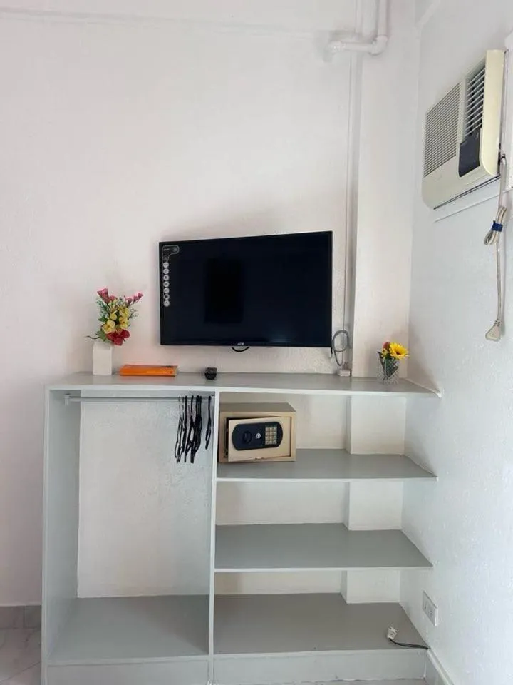 TV and multimedia in Moonlight Breeze Inn Boracay