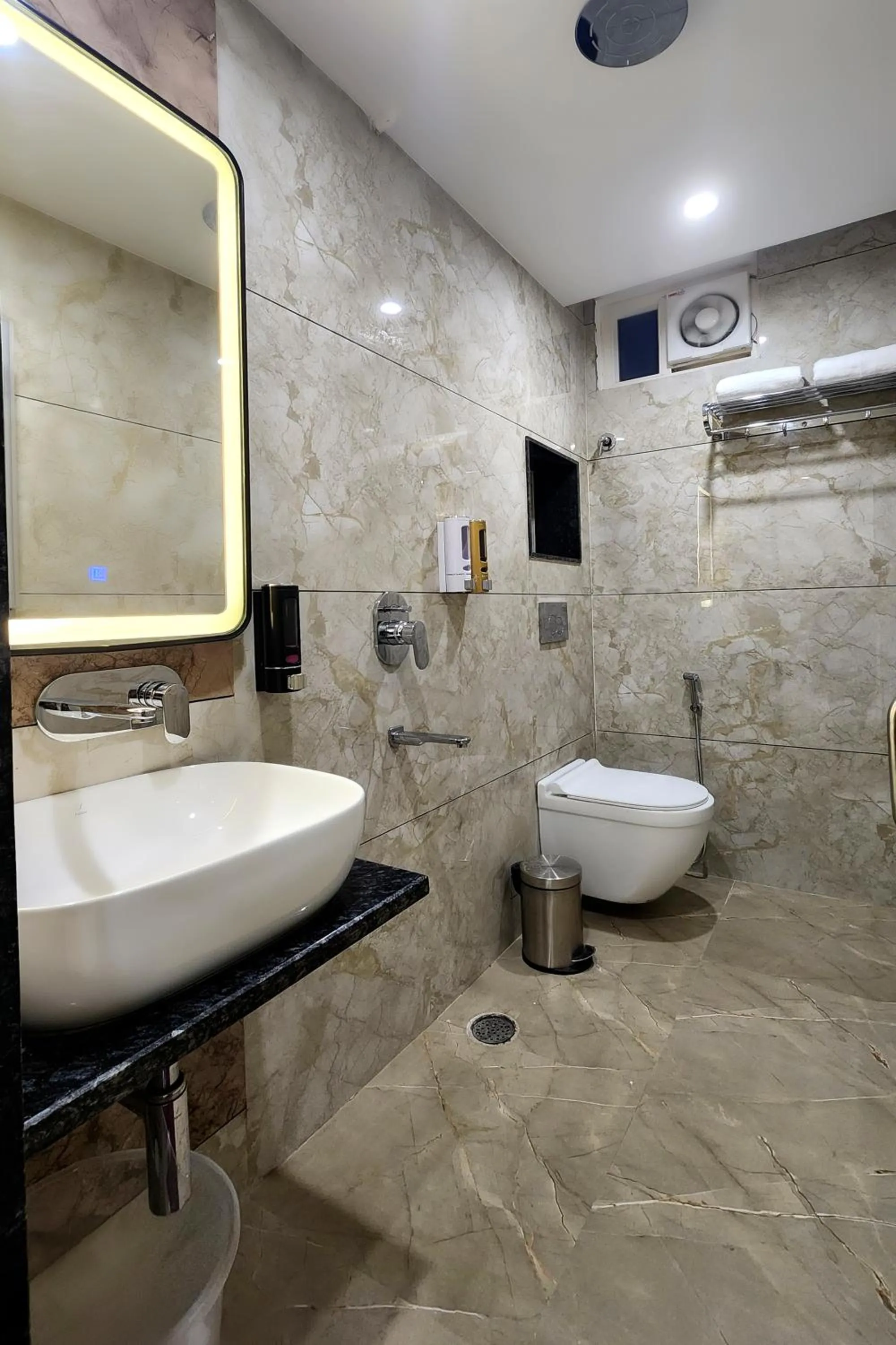 Toilet in Kashi Vilaa