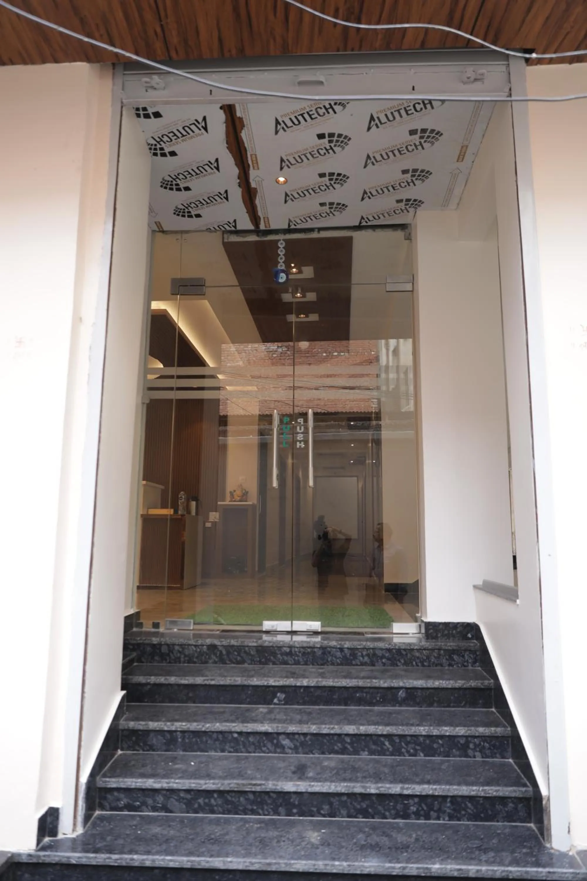 Facade/entrance in Kashi Vilaa