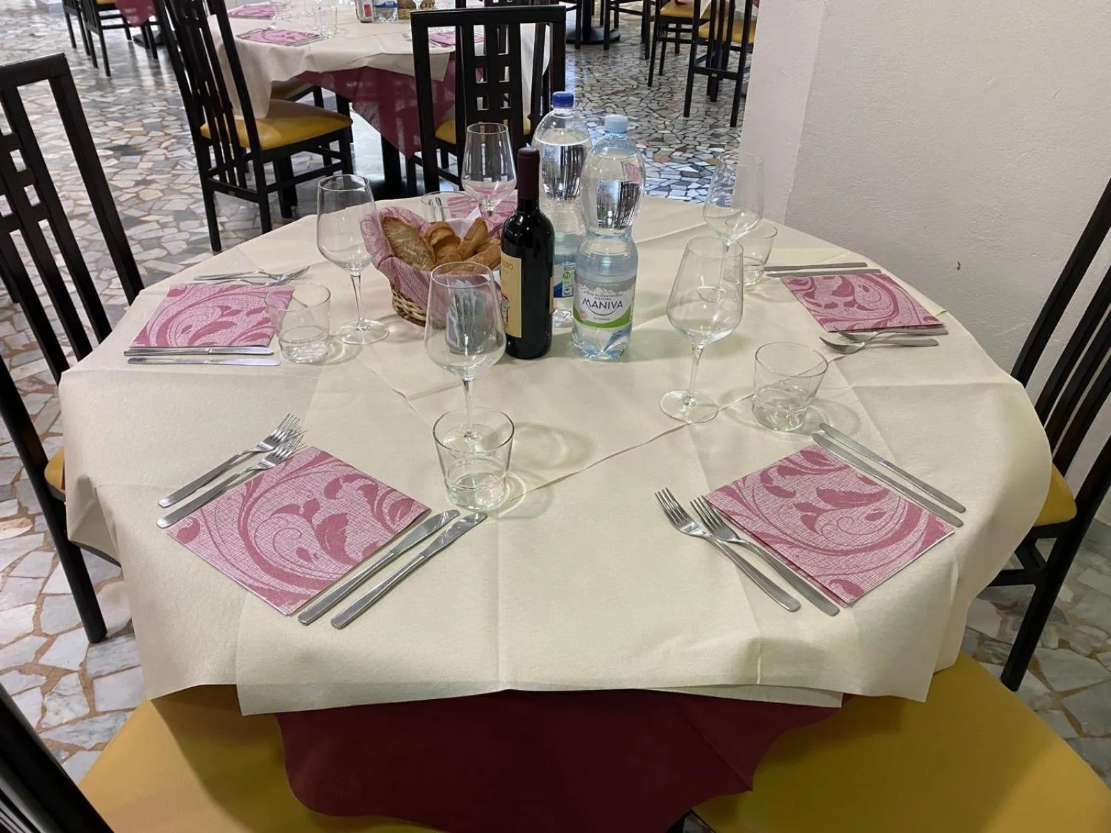 Restaurant/places to eat in Sacro Cuore Hotel