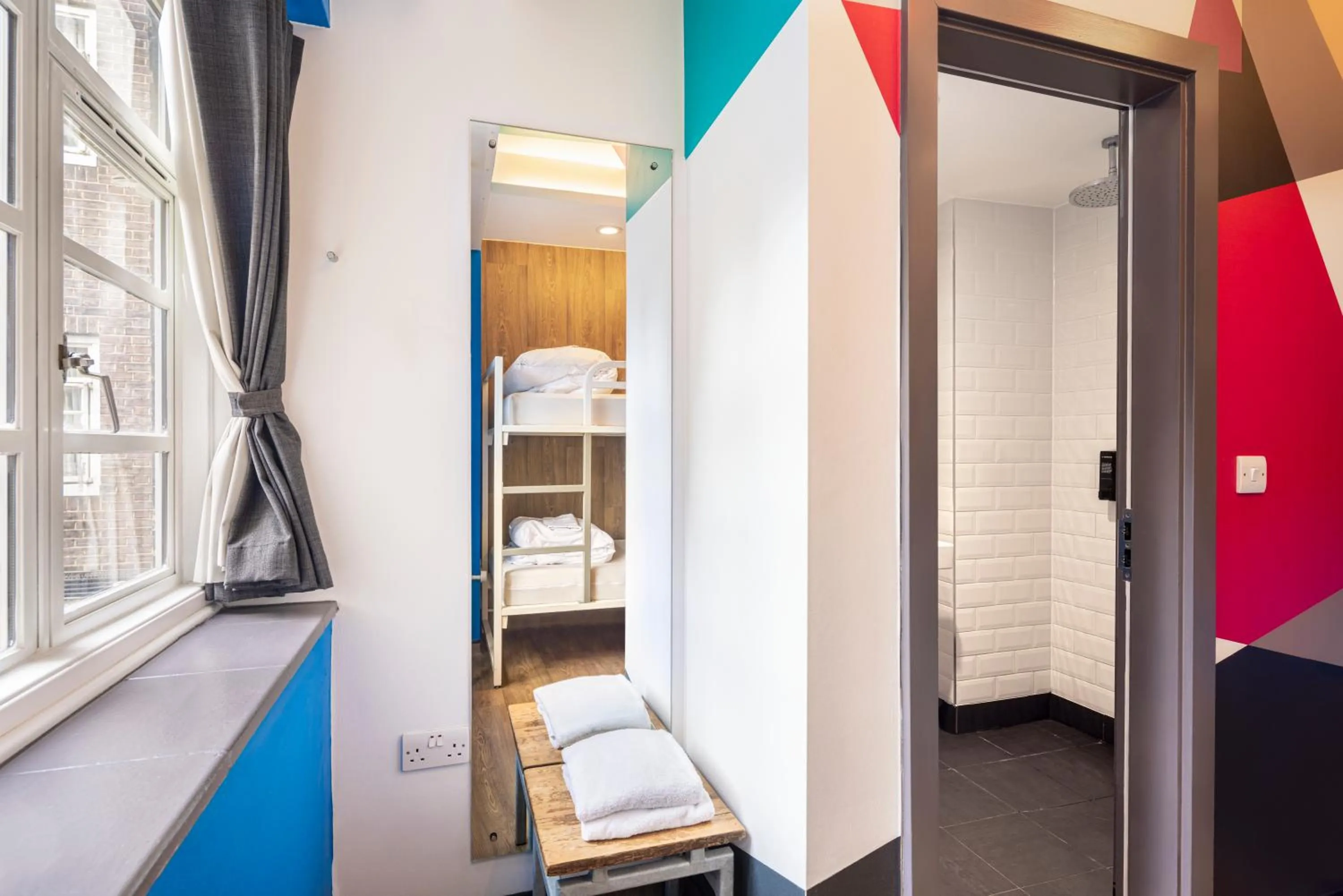 Bedroom, Bed in Generator London