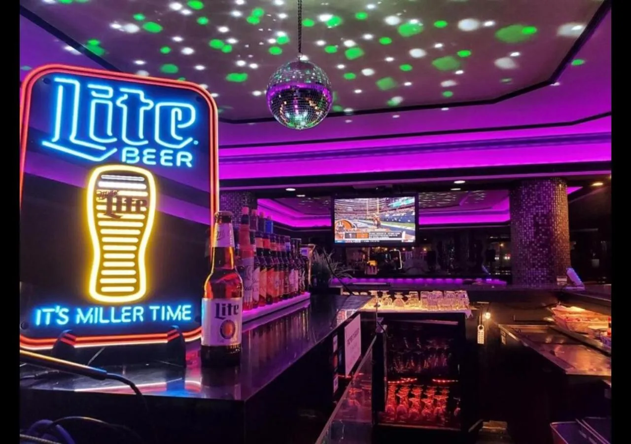 Lounge or bar in New Hope Inn & Suites