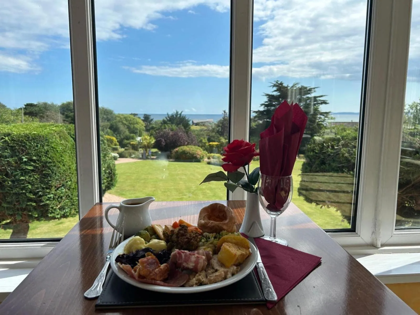 Food and drinks in The Devoncourt Resort