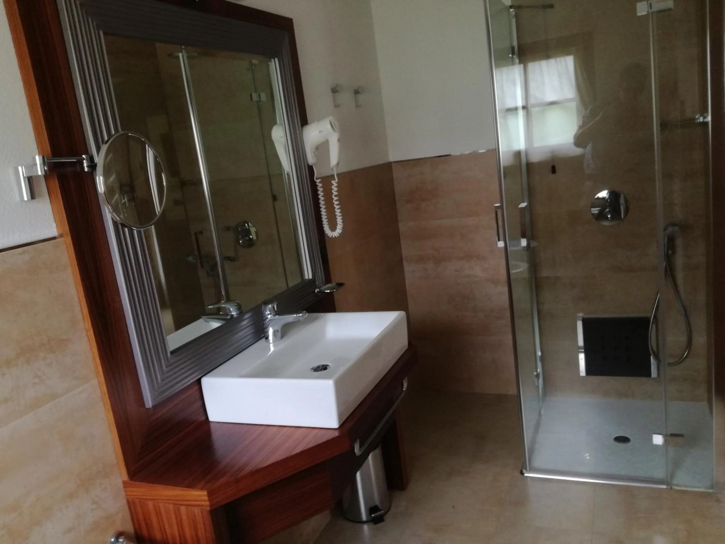 Shower in Hotel Bait de Angial