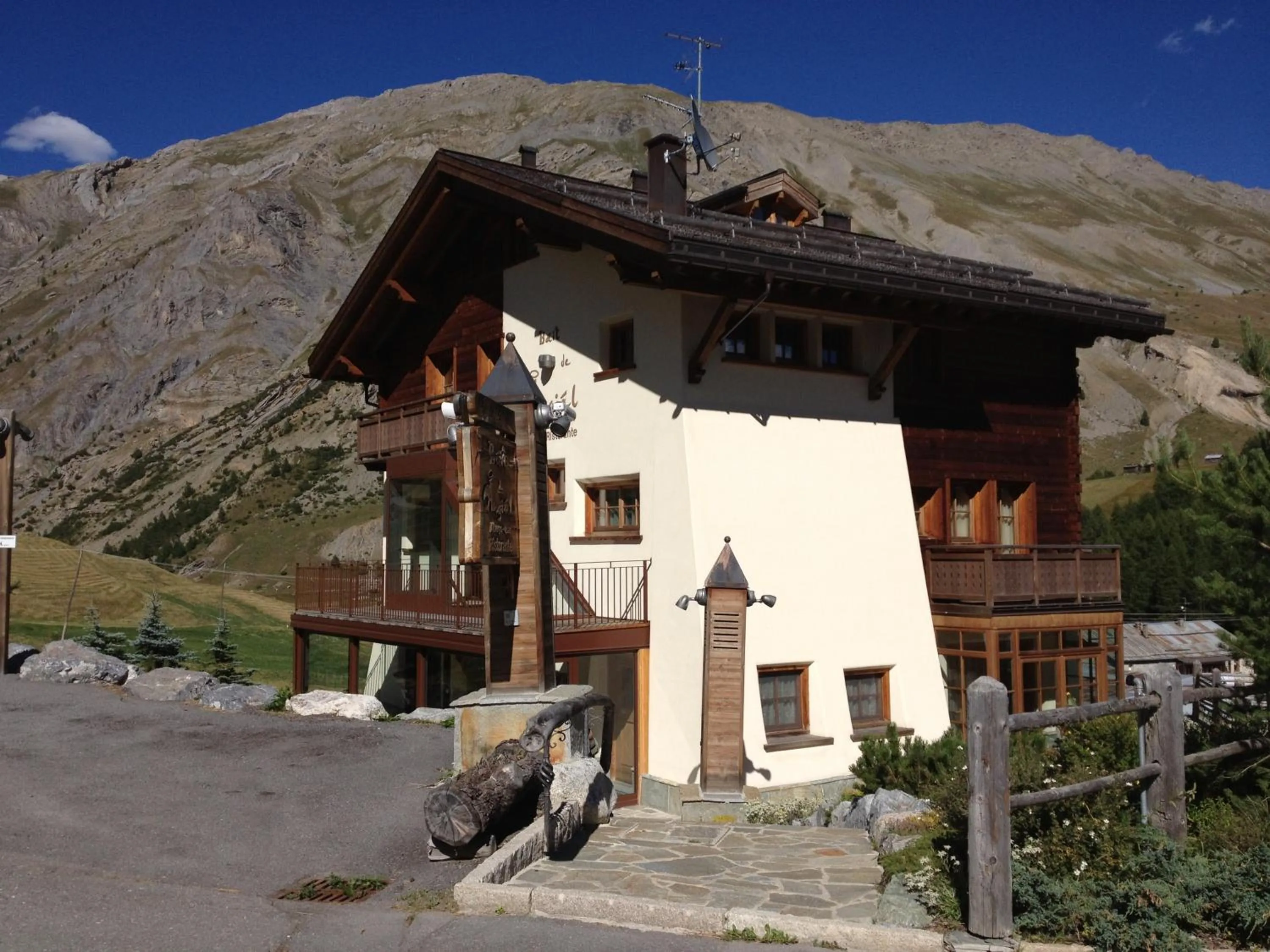 Property building in Hotel Bait de Angial