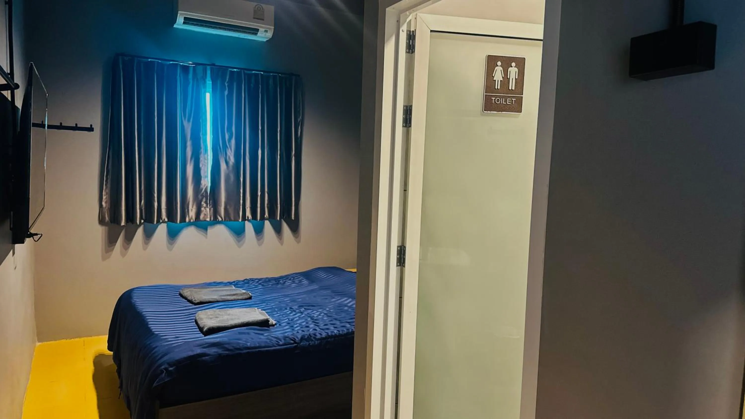 Shower, Bed in Friends Station Tukkom Hostel & Cafe