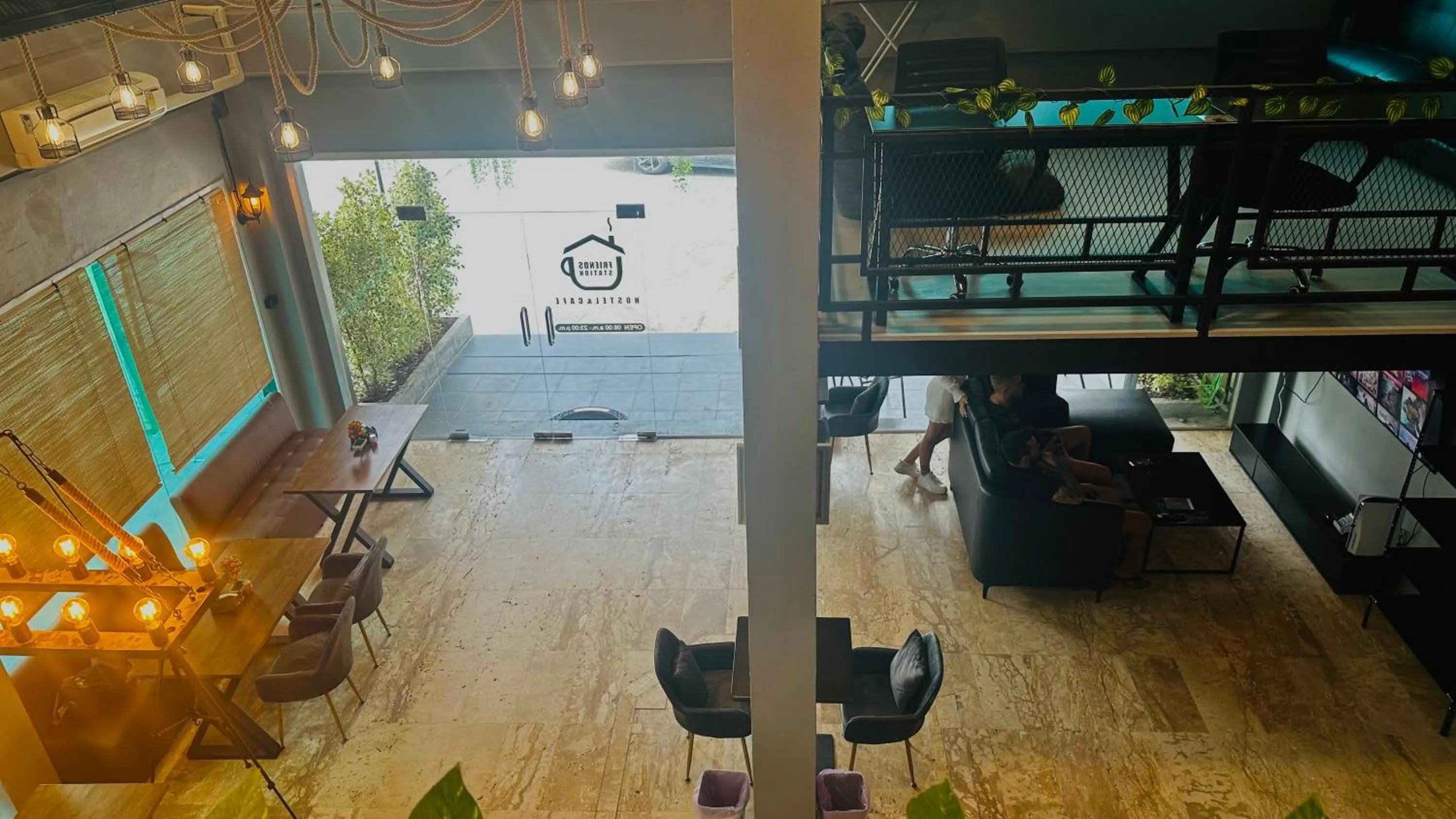 Communal lounge/ TV room in Friends Station Tukkom Hostel & Cafe