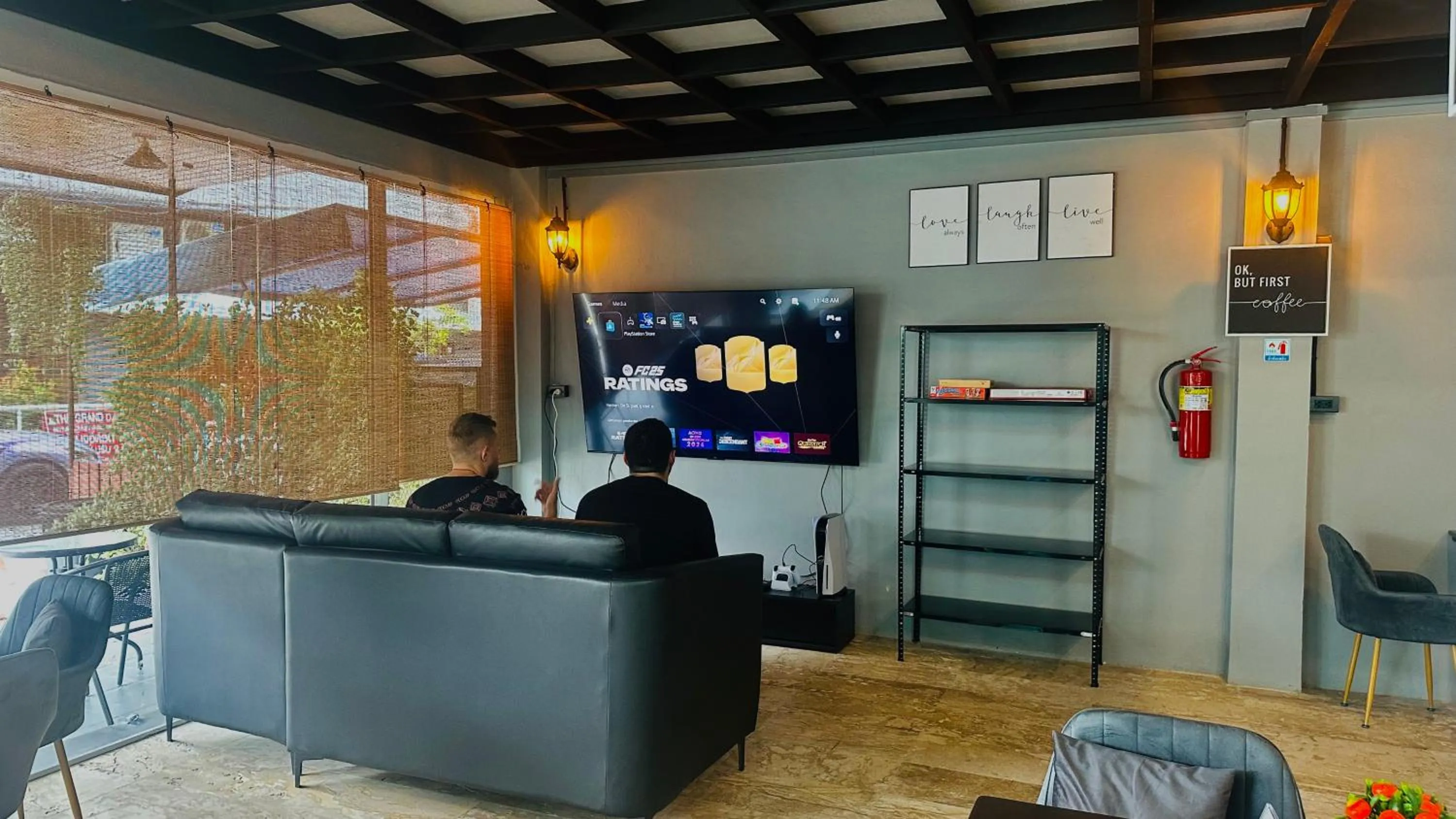 Communal lounge/ TV room in Friends Station Tukkom Hostel & Cafe