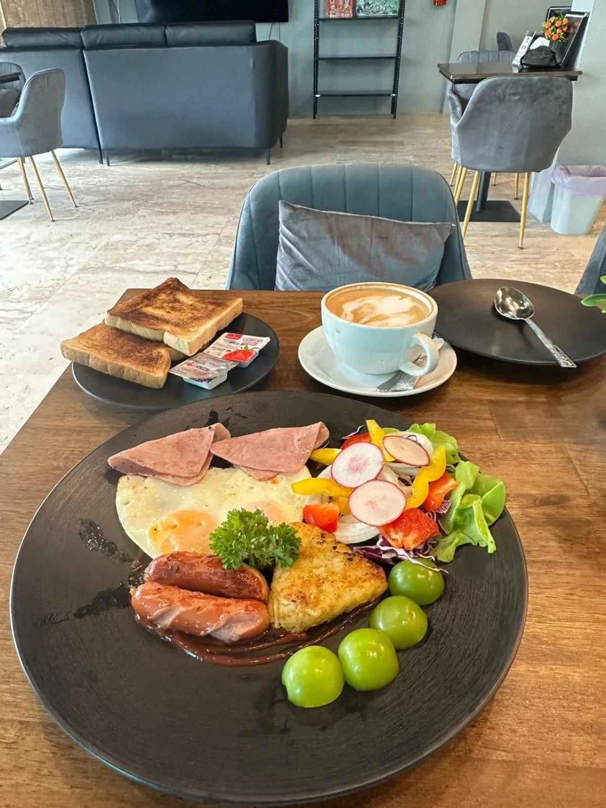 Food and drinks in Friends Station Tukkom Hostel & Cafe