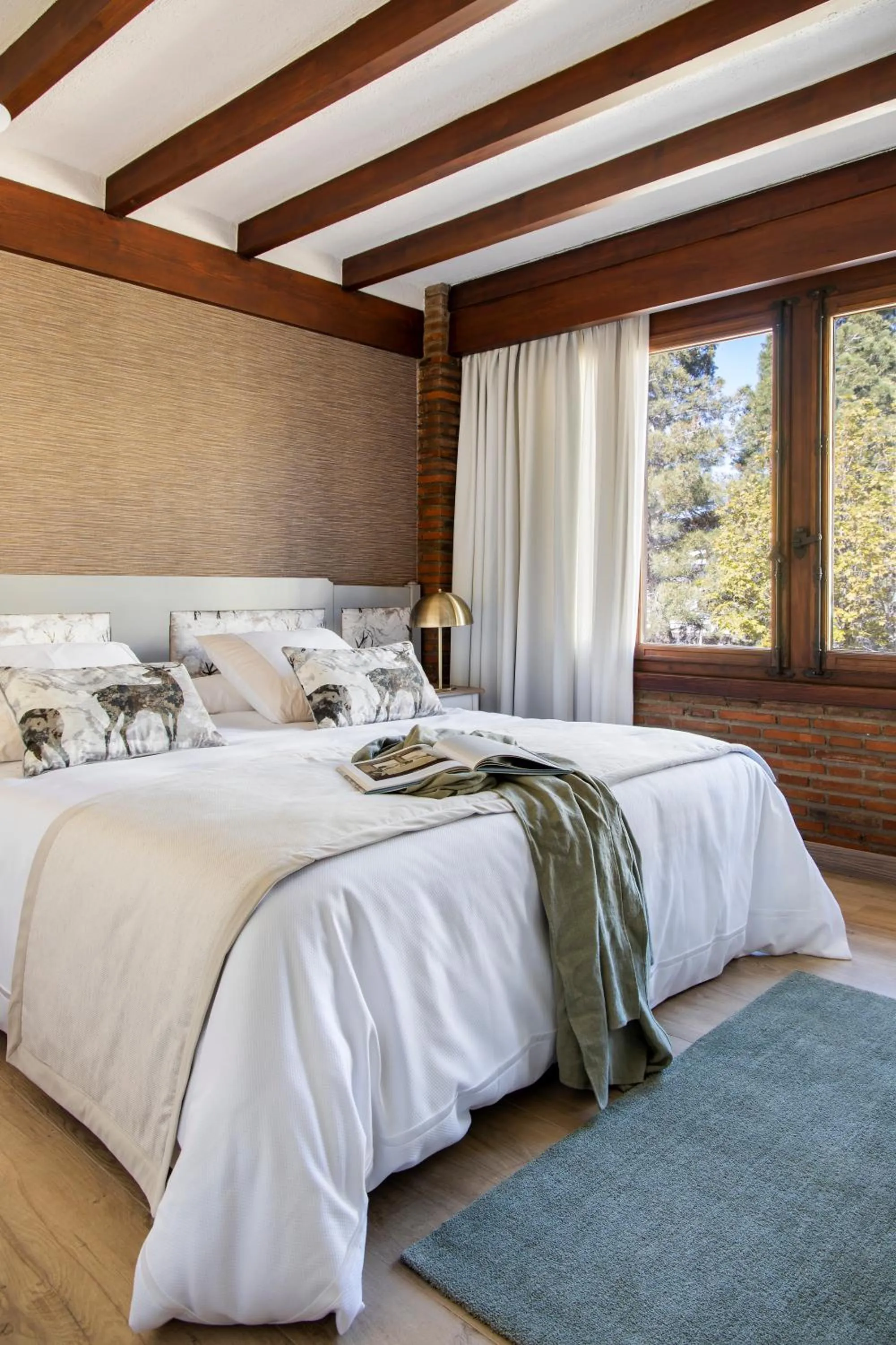 Bedroom, Bed in Los Rosales Hotel