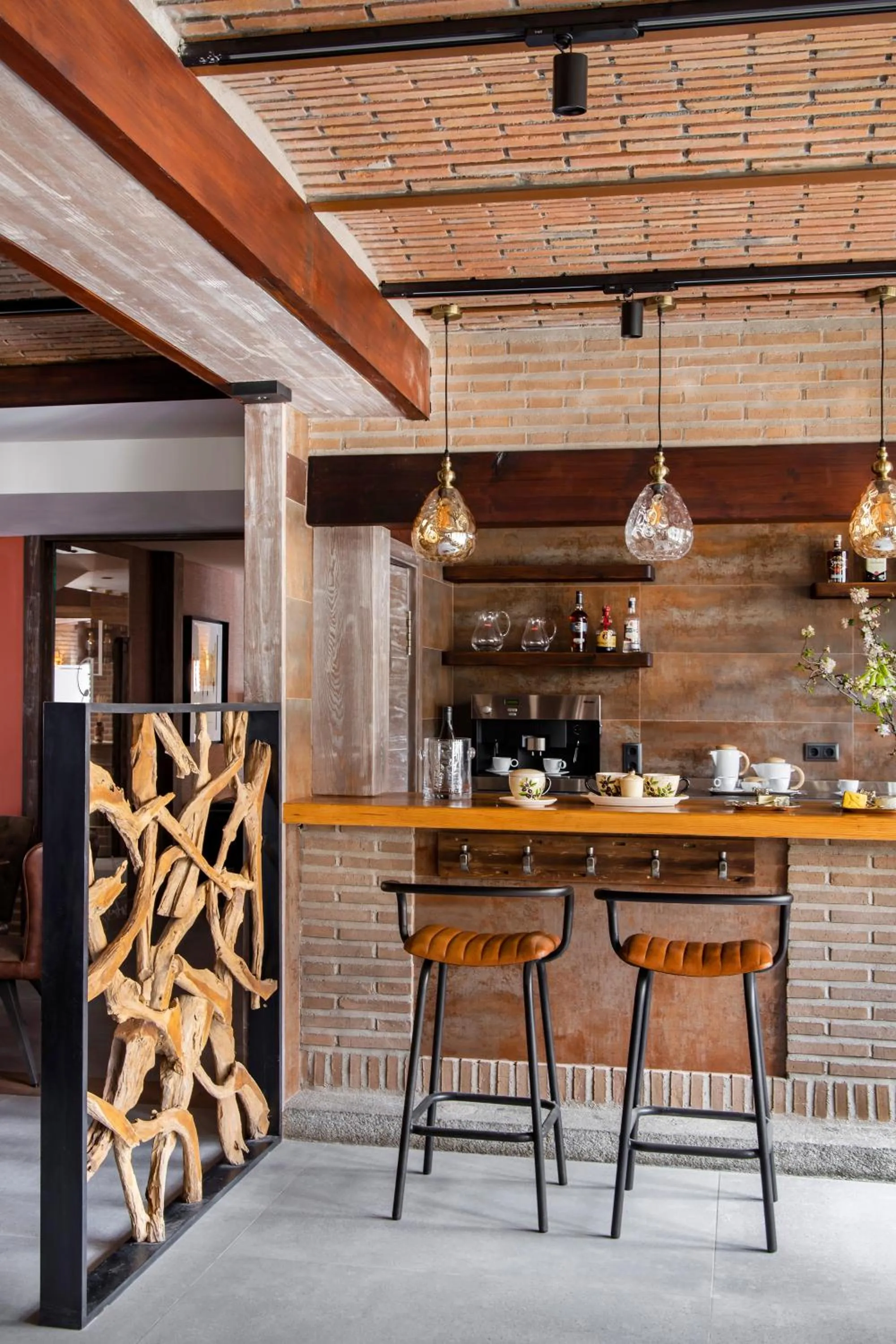 Restaurant/places to eat in Los Rosales Hotel