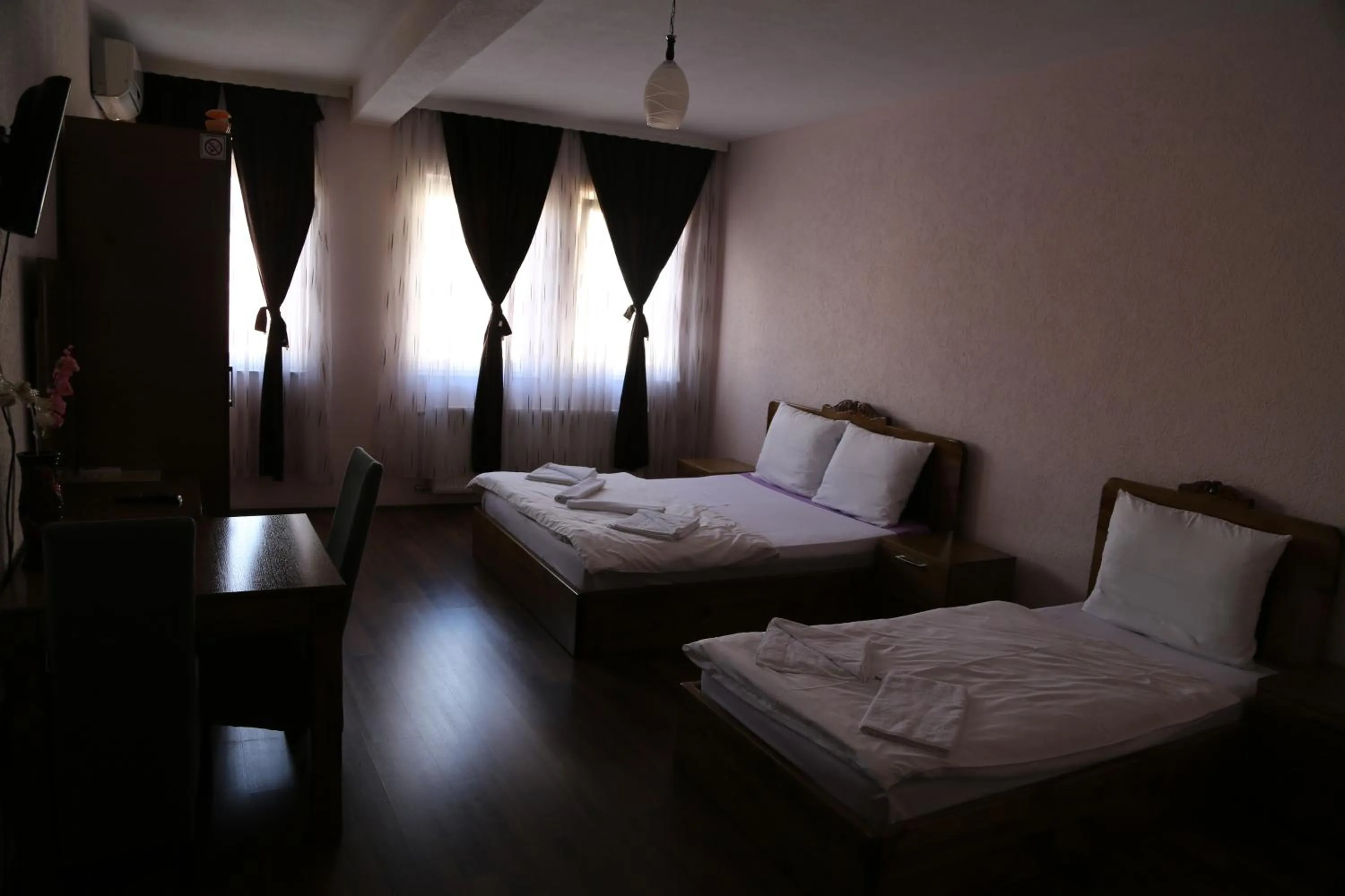 Deluxe Double Room (2 Adults + 1 Child) in Hotel Antika