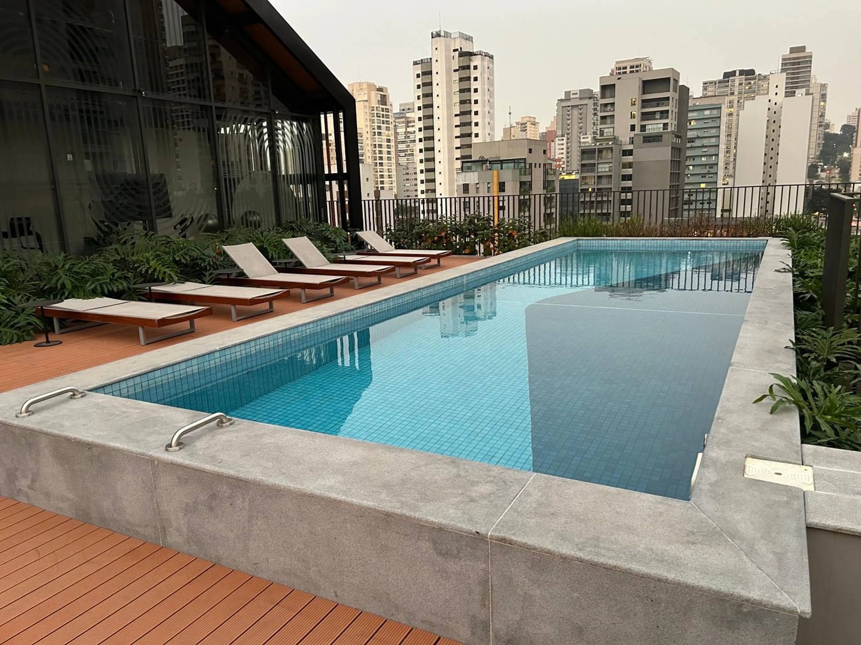 Swimming pool in Studio Moderno ao Lado do Allianz Parque com Piscina & Academia