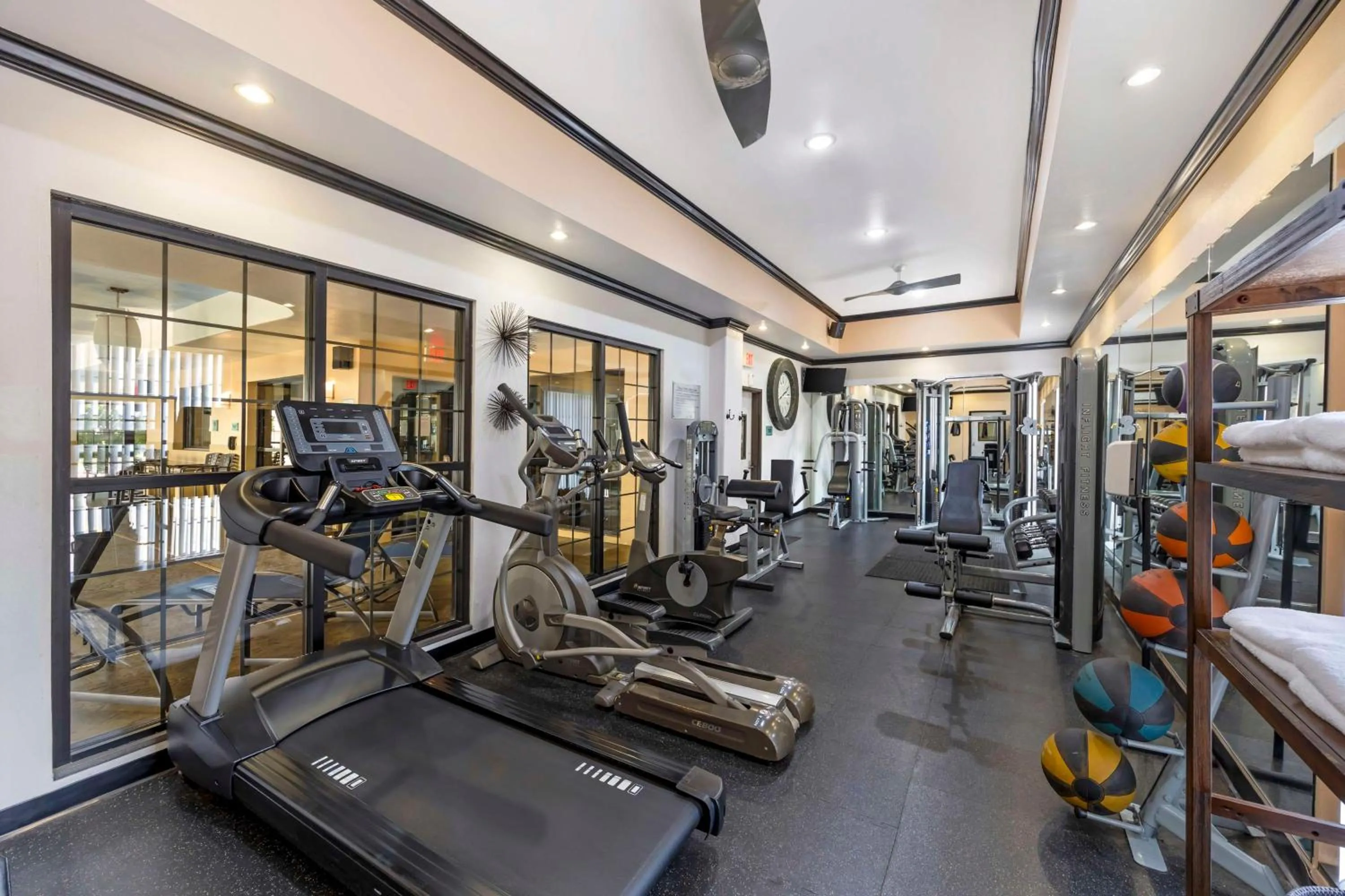 Fitness centre/facilities in Best Western Plus Emerald Inn & Suites