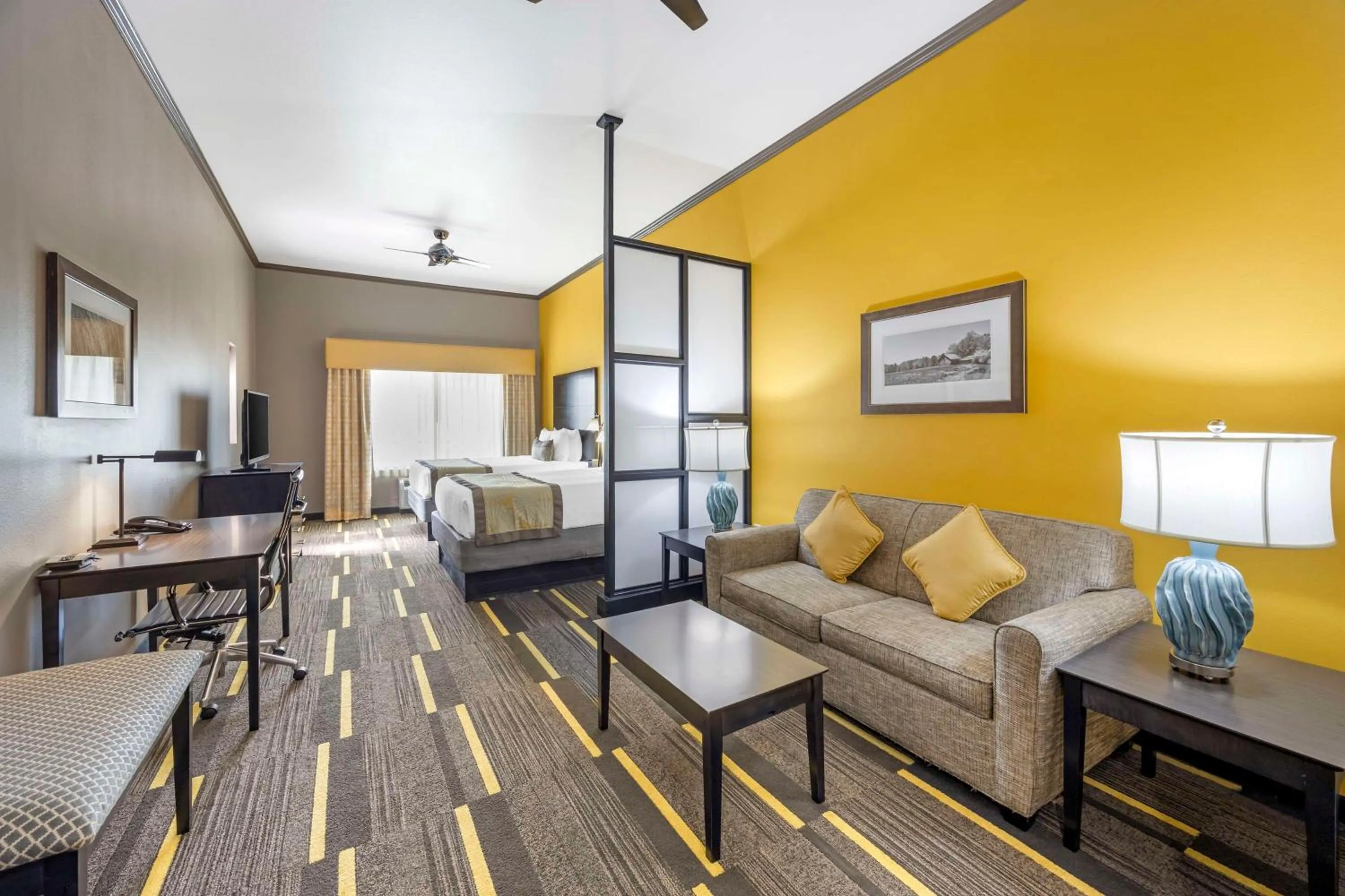 Bedroom, Bed in Best Western Plus Emerald Inn & Suites