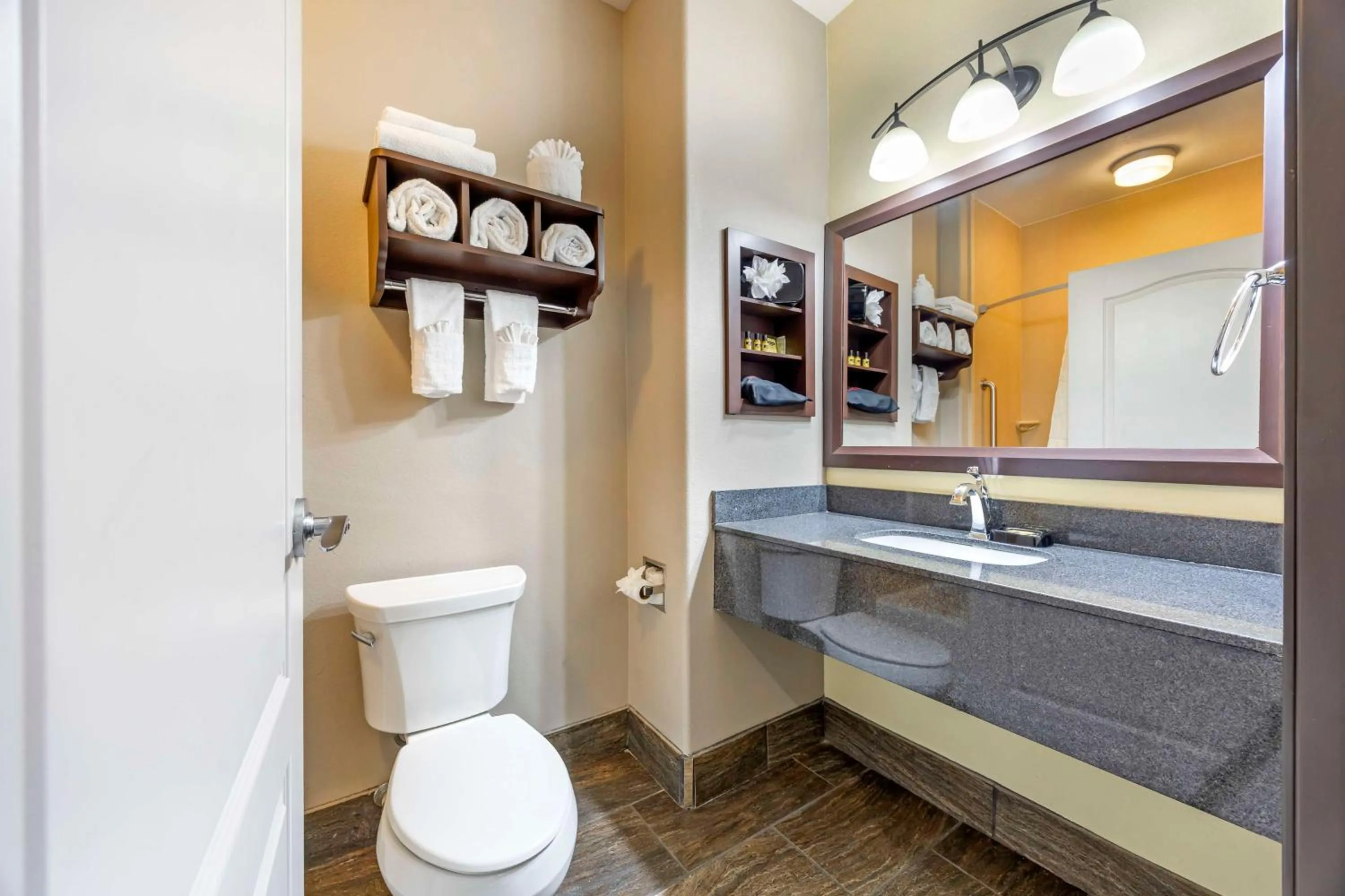 Bathroom in Best Western Plus Emerald Inn & Suites