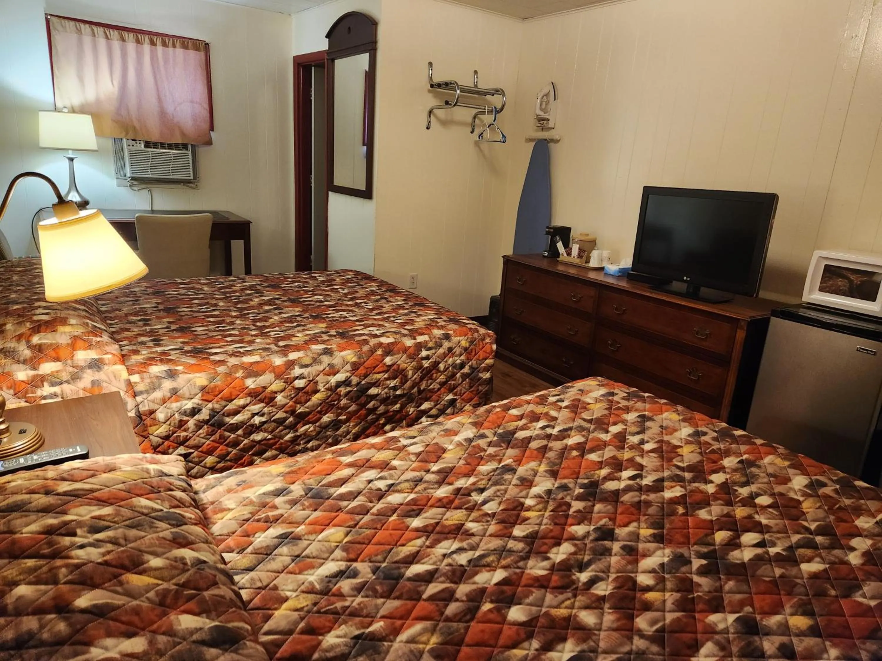 Bed in Cortland Motel