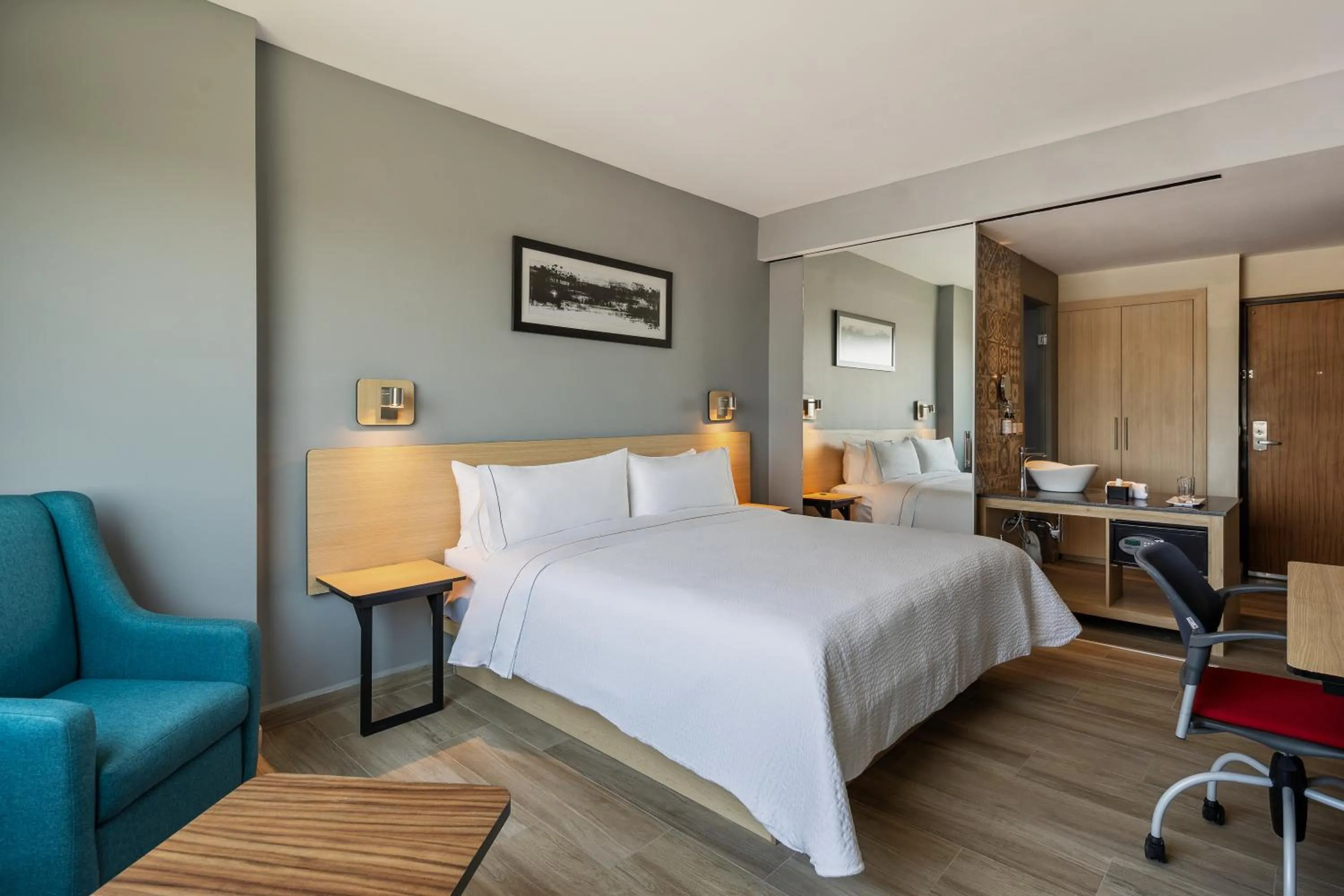 Photo of the whole room, Bed in Gamma Toluca