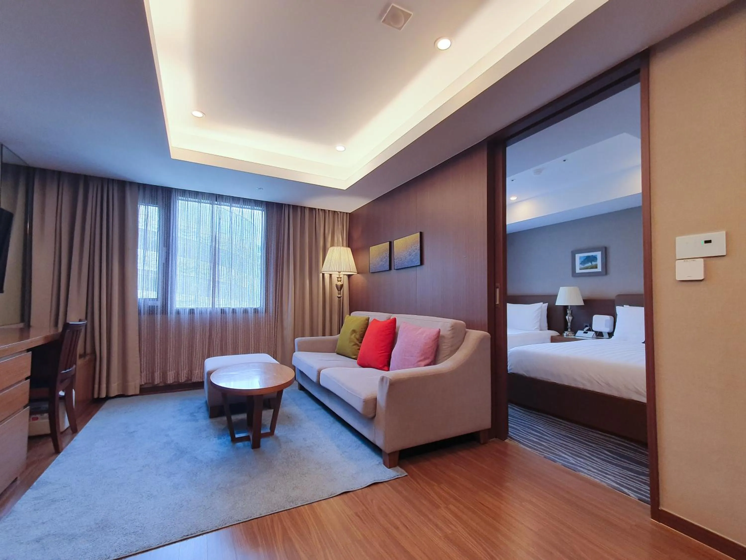 Living room, Bed in Busan Business Hotel