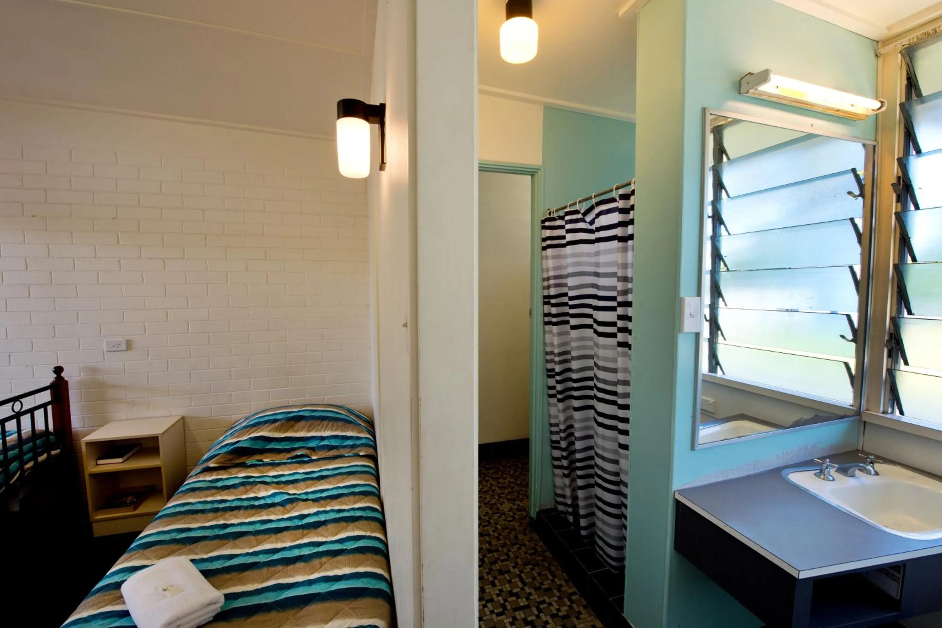 Bed in Lamington Hotel Motel - Detached Motel