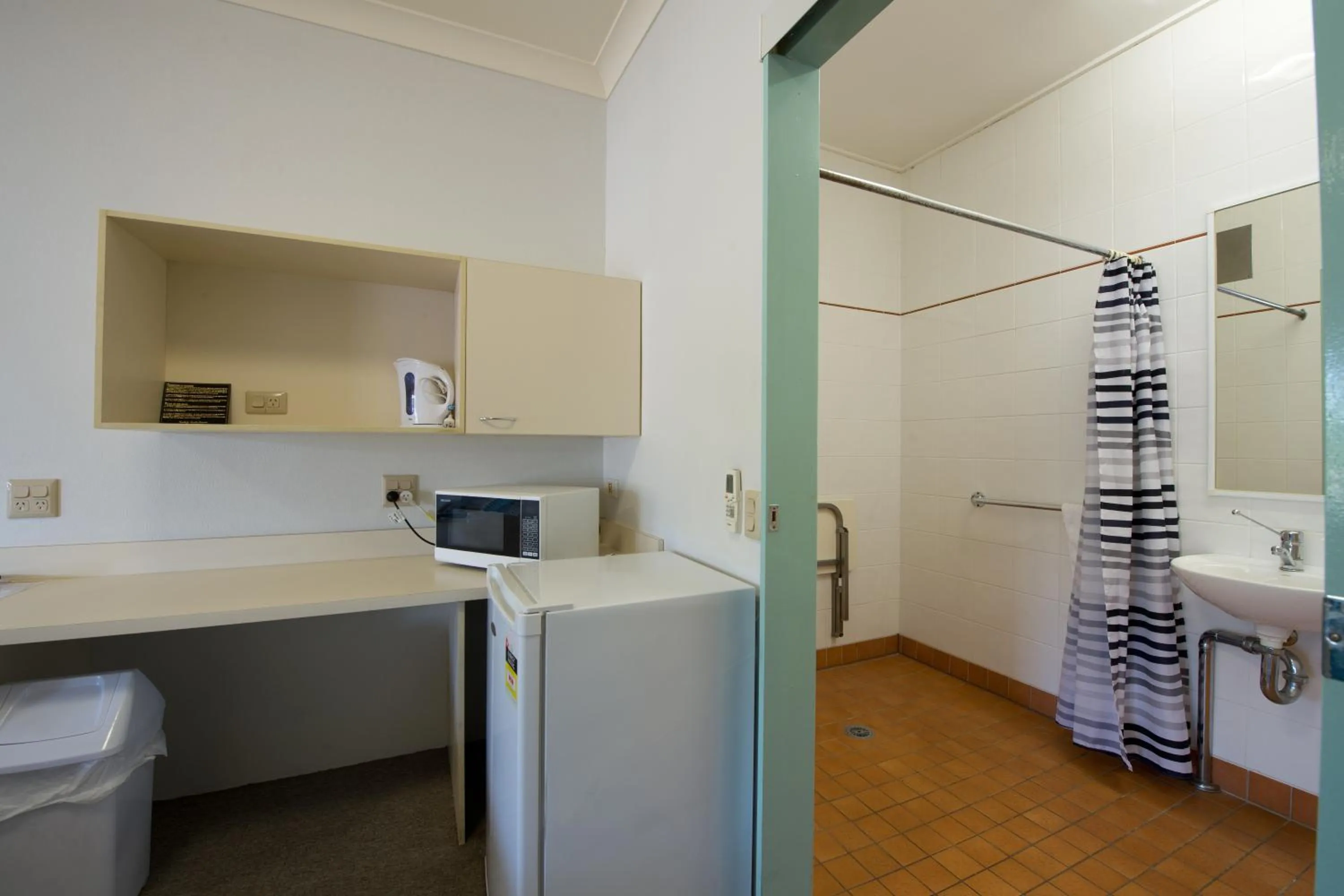 Bathroom in Lamington Hotel Motel - Detached Motel
