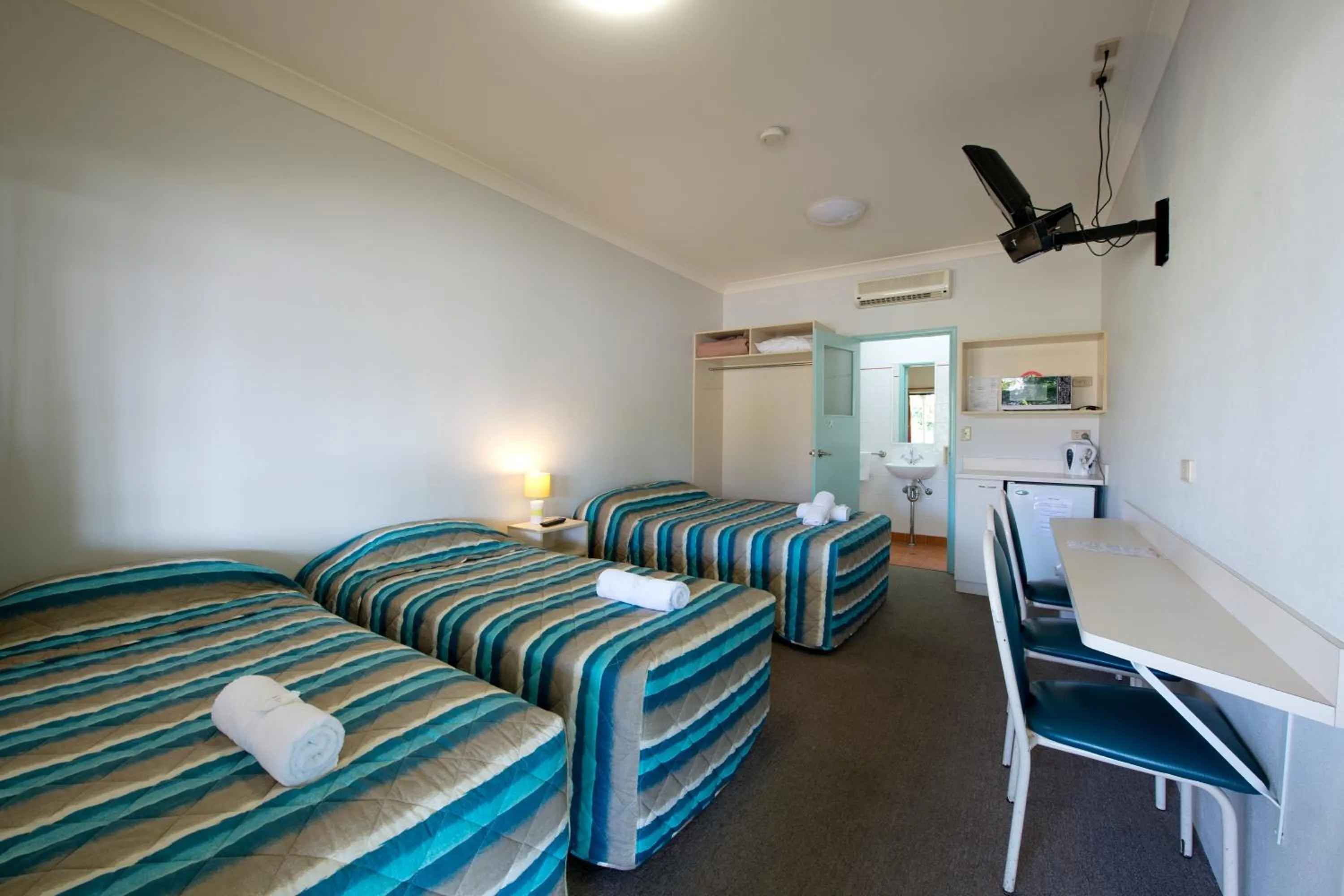 Bed in Lamington Hotel Motel - Detached Motel