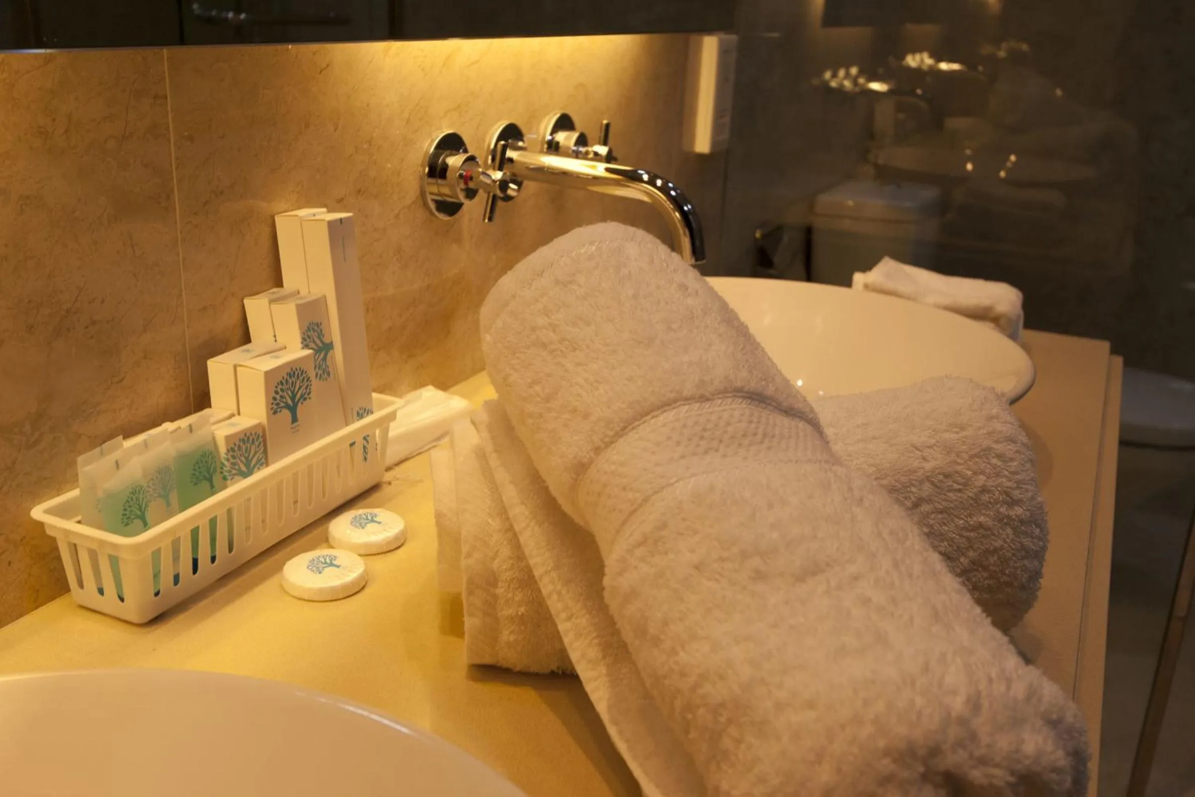 Shower in Profolio @ Straits Quay