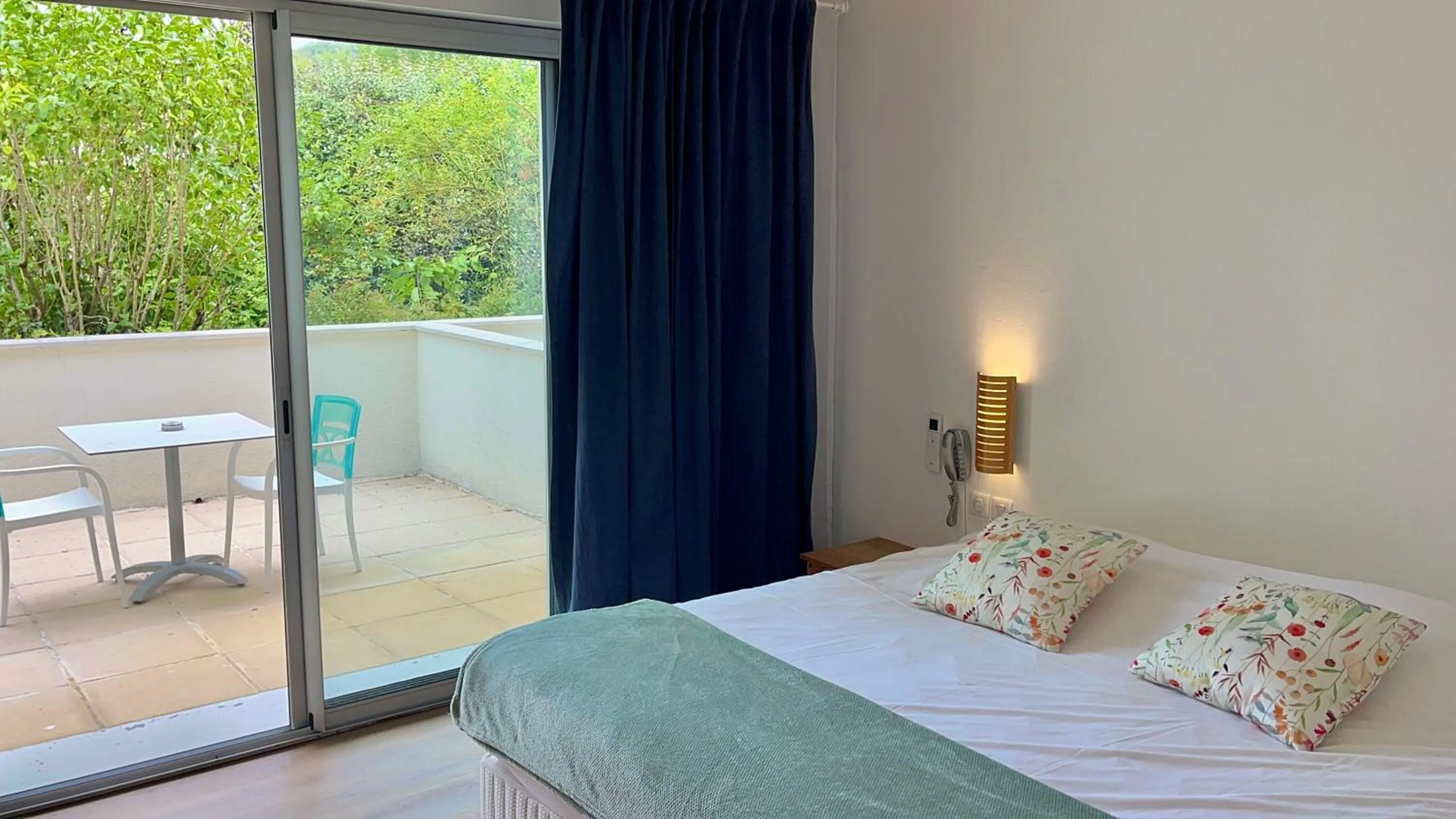 Balcony/Terrace, Bed in Hôtel La Ségalière Spa Bar