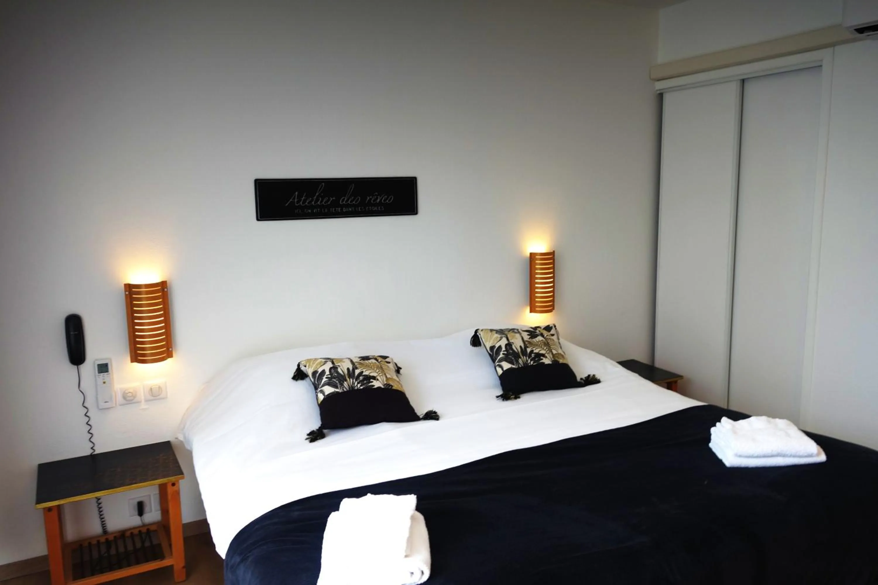 Photo of the whole room, Bed in Hôtel La Ségalière Spa Bar