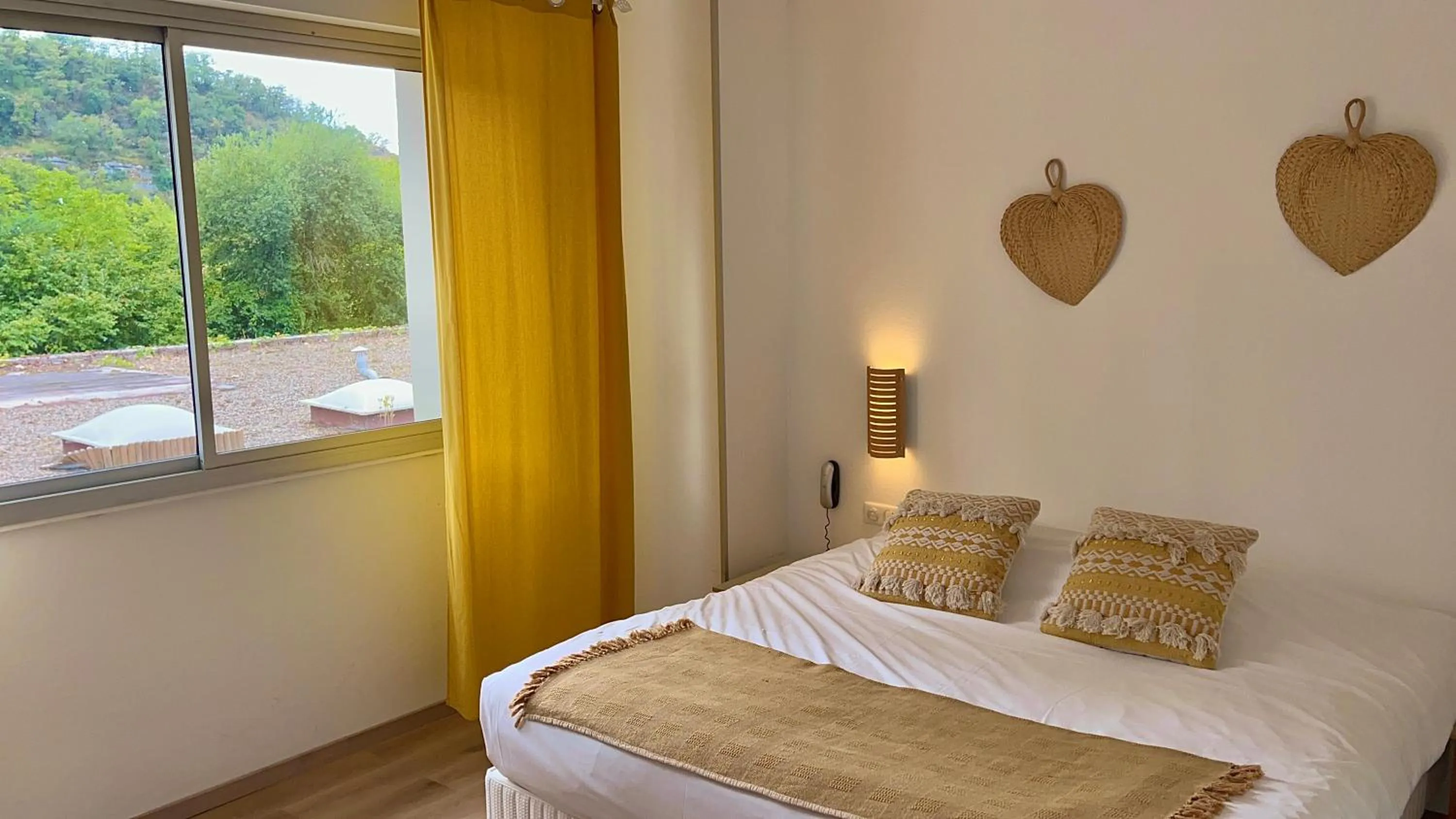 Bed in Hôtel La Ségalière Spa Bar