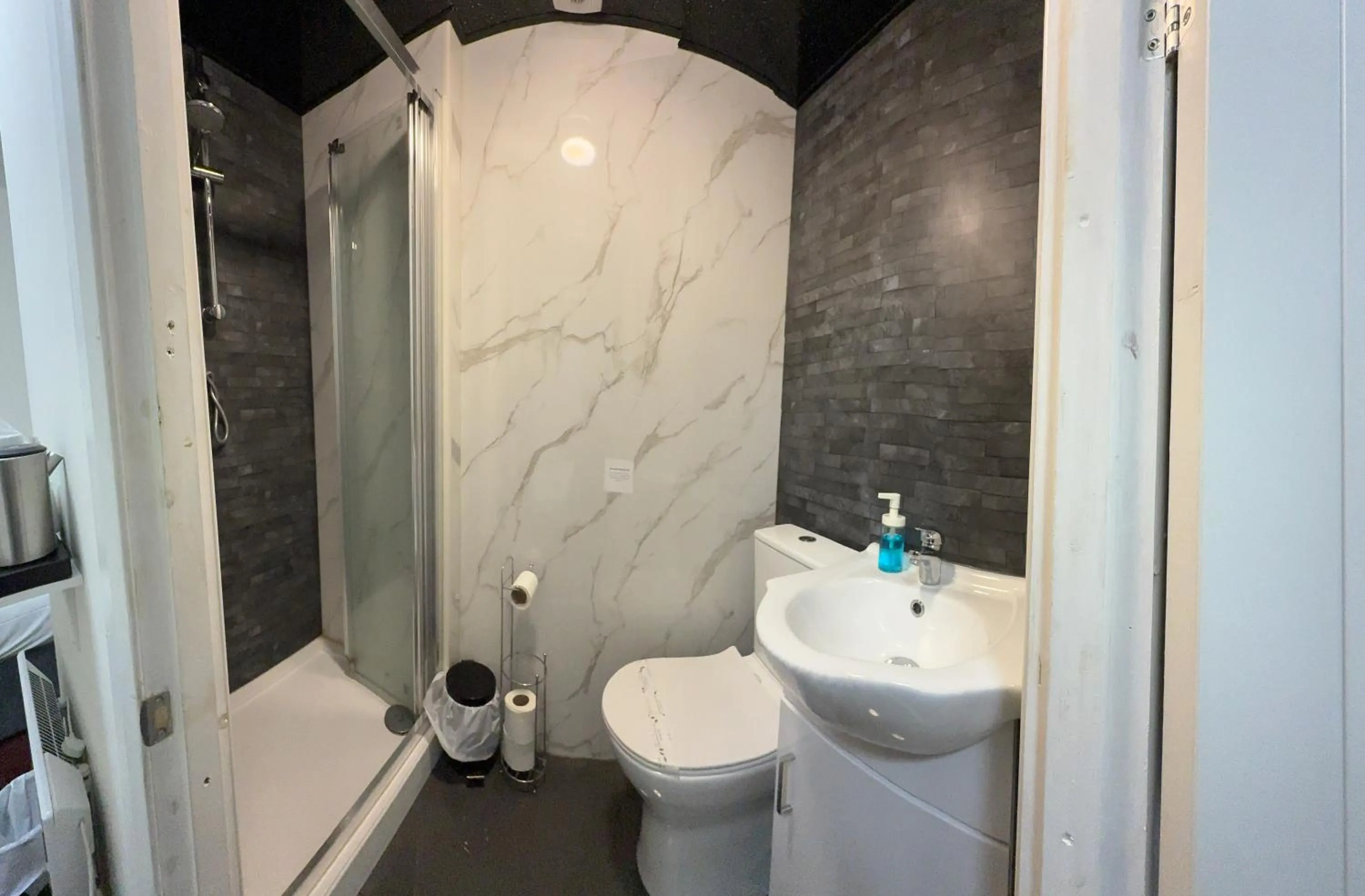 Bathroom in Oban Victoria Hotel