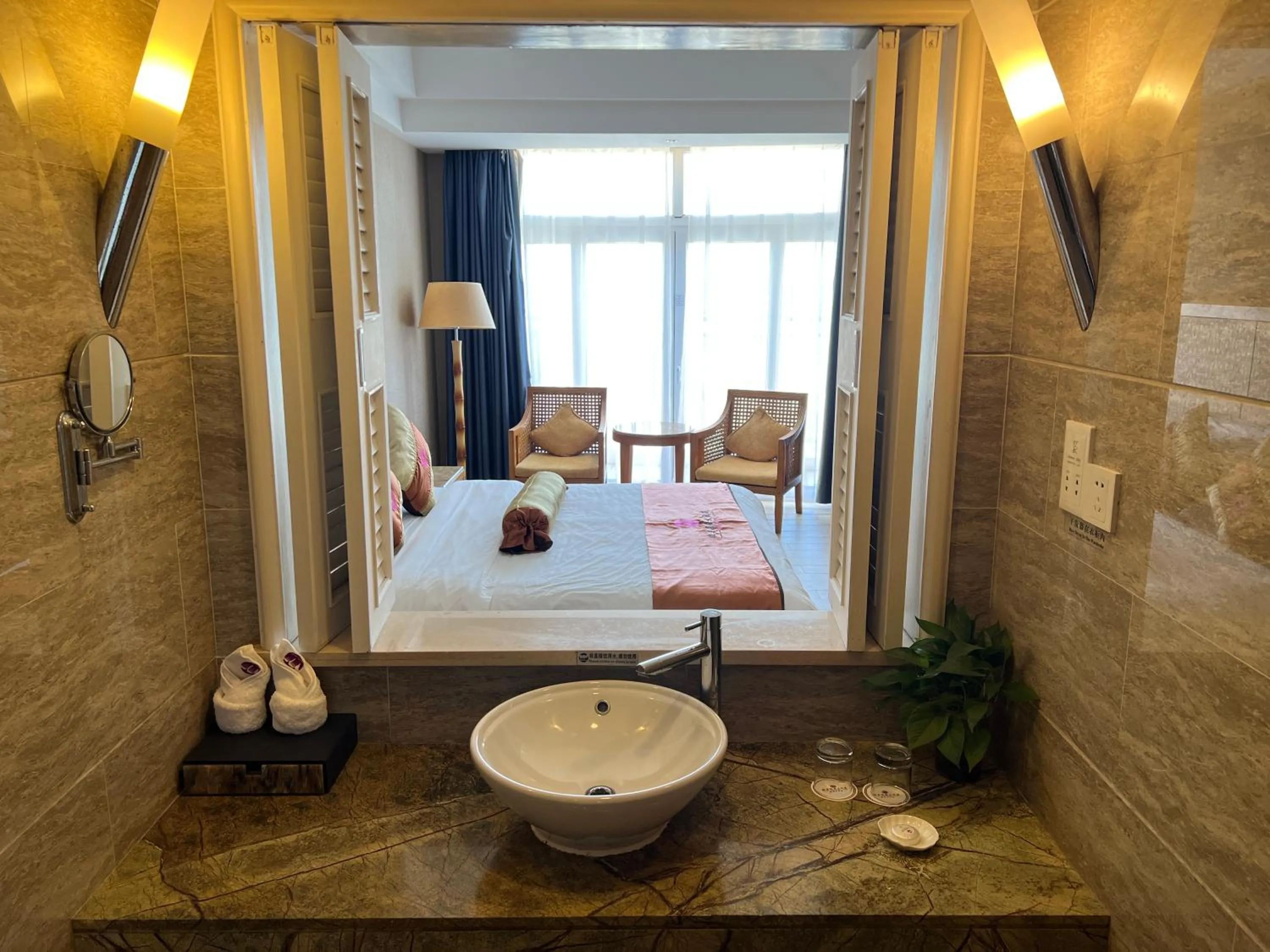Bathroom, Bed in Wenchang Waika Hotel