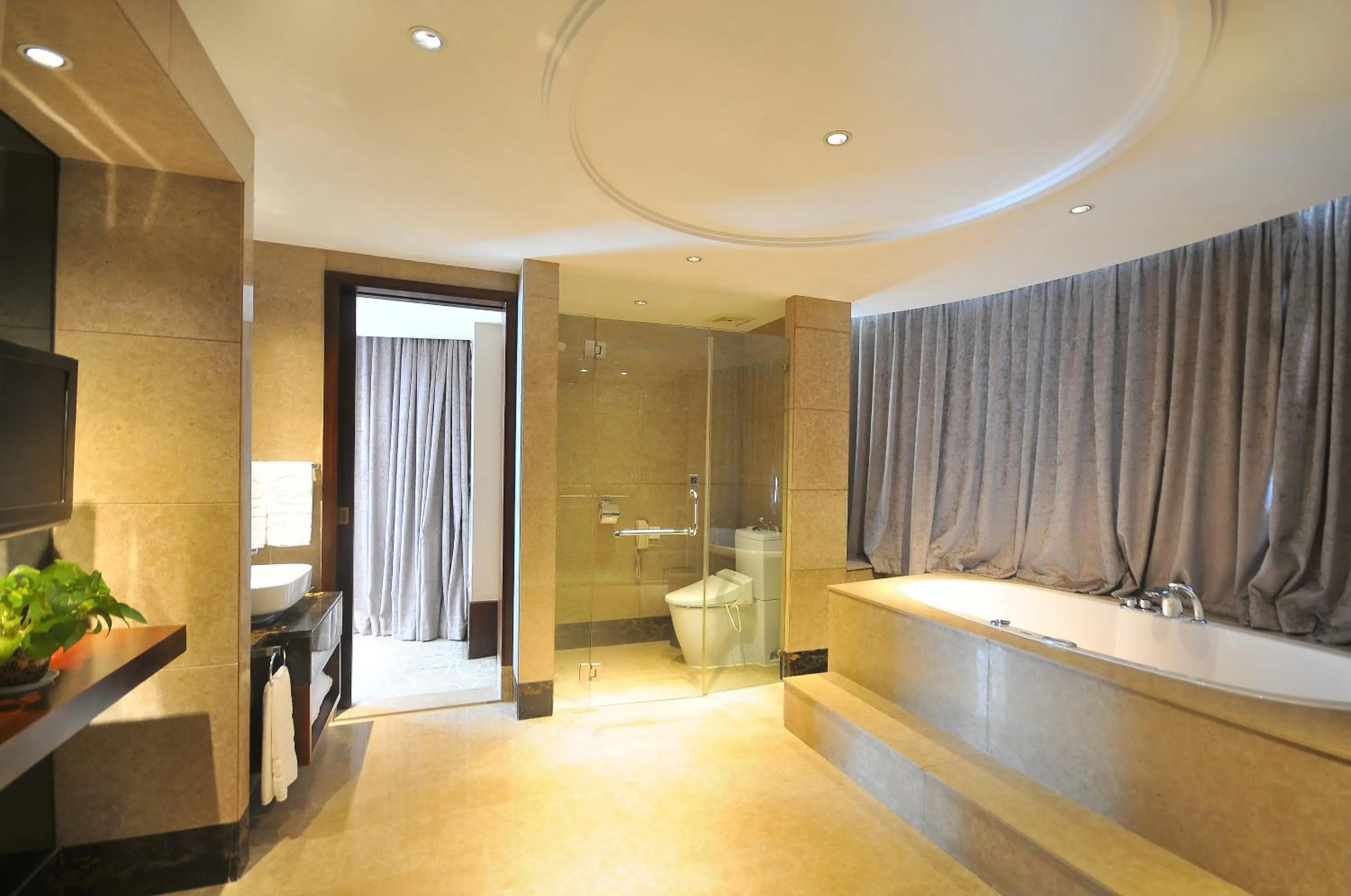 Bathroom, Bed in Wenchang Waika Hotel