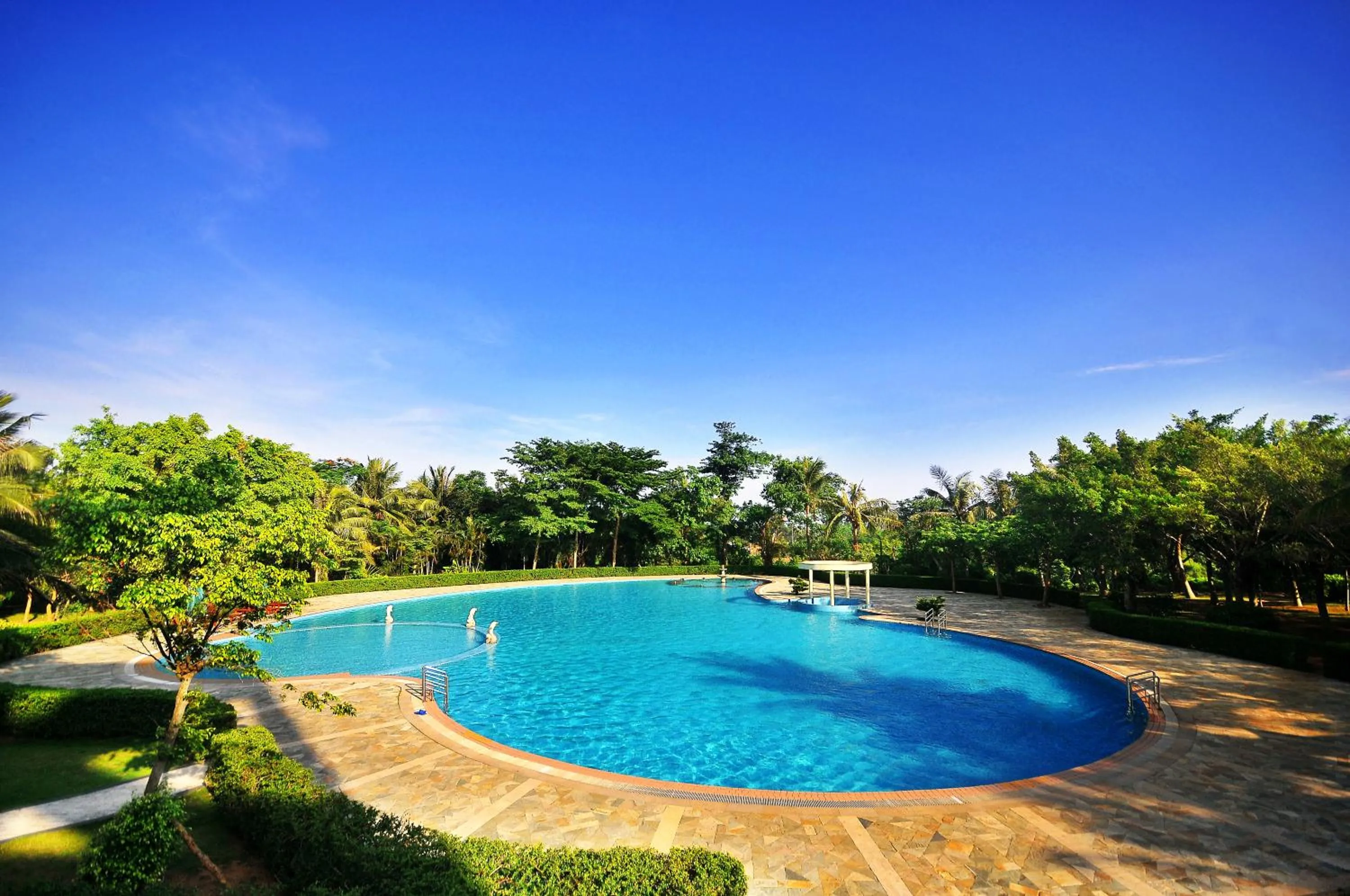 Swimming pool in Wenchang Waika Hotel