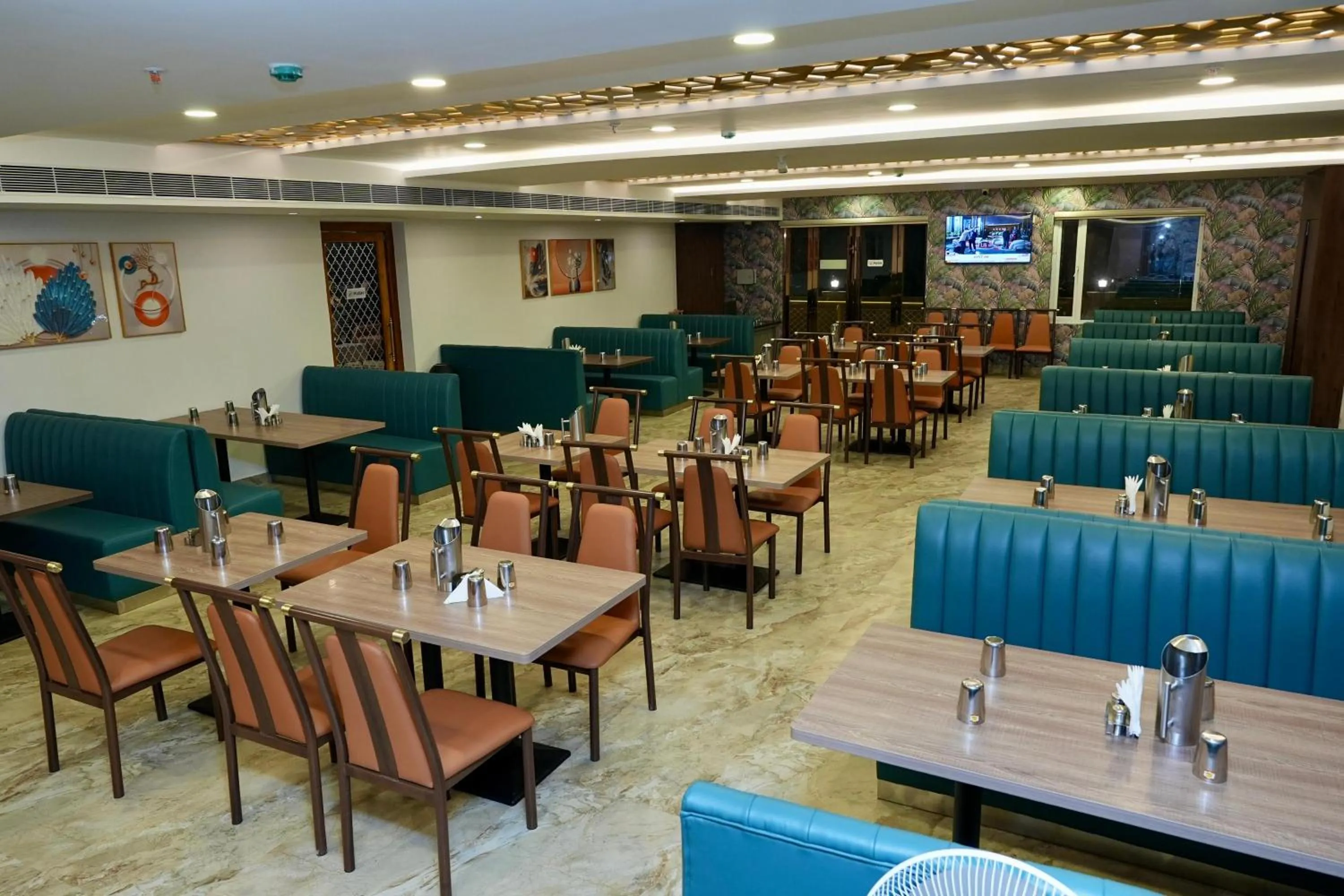 Restaurant/places to eat in Le Royale Palace