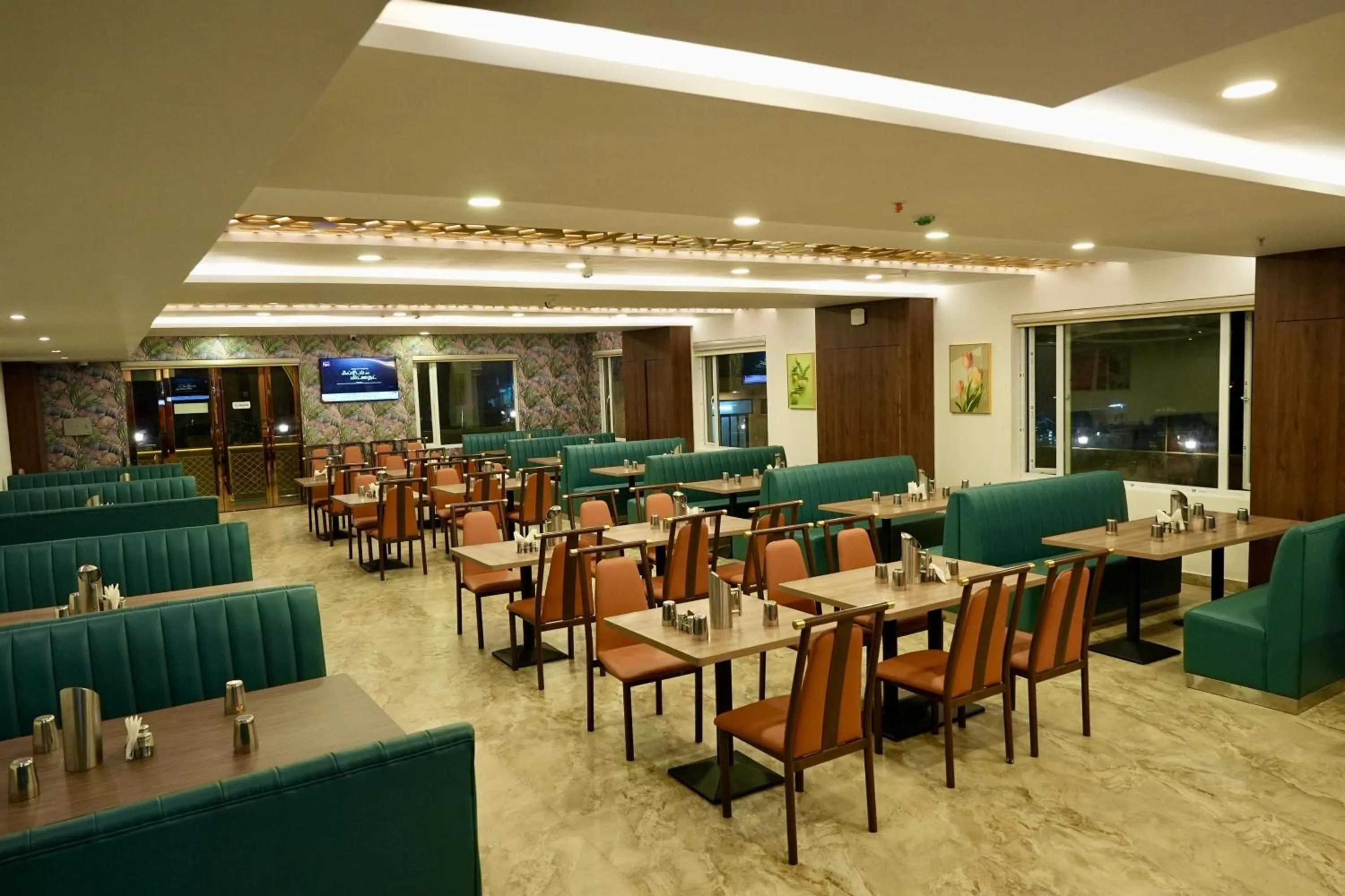 Restaurant/places to eat in Le Royale Palace