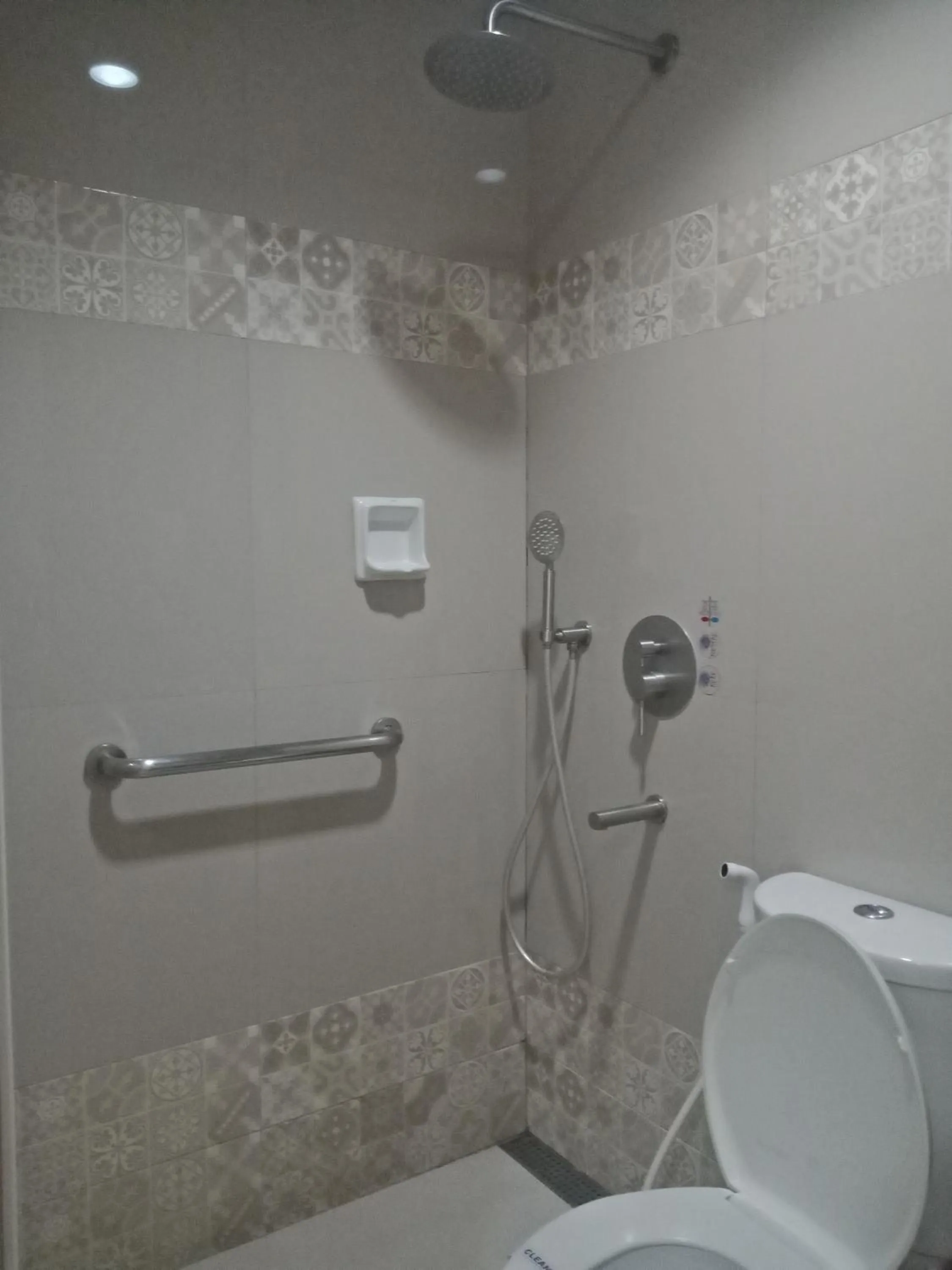 Shower in Hotel Sogo - Pasay Rotonda