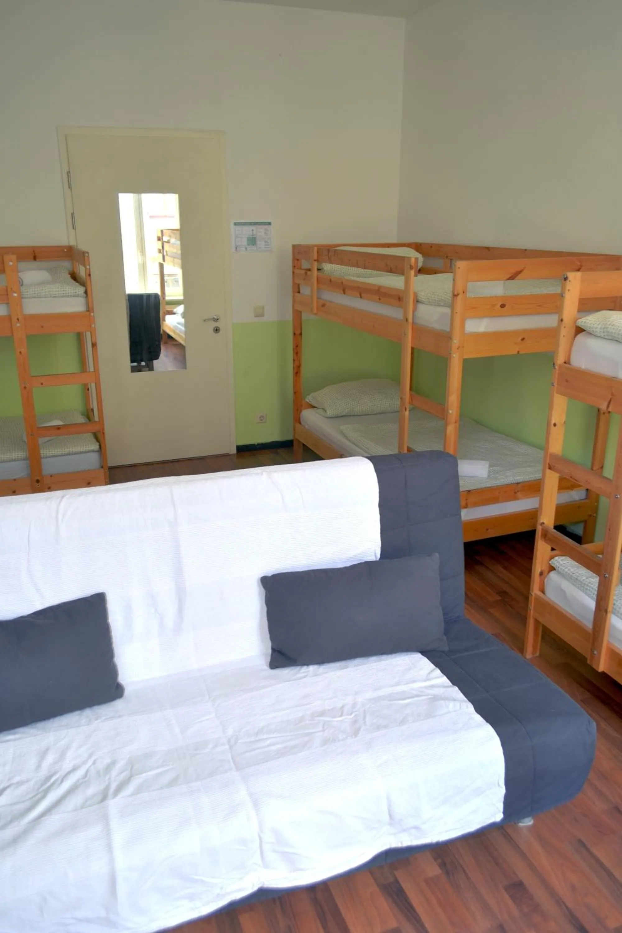 Photo of the whole room, Bunk Bed in Oskars Absteige